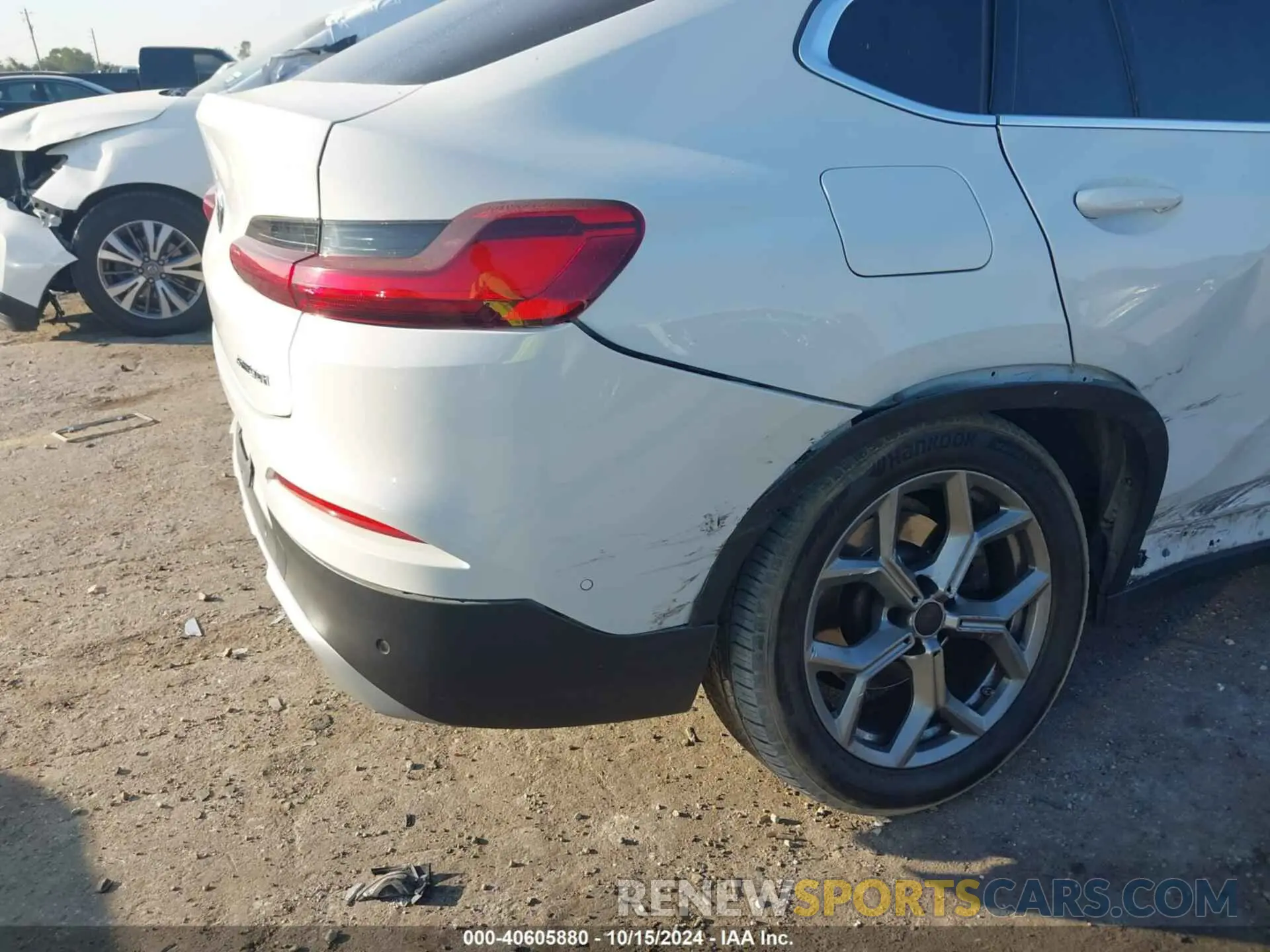 6 Photograph of a damaged car 5UX2V1C09M9E13579 BMW X4 2021