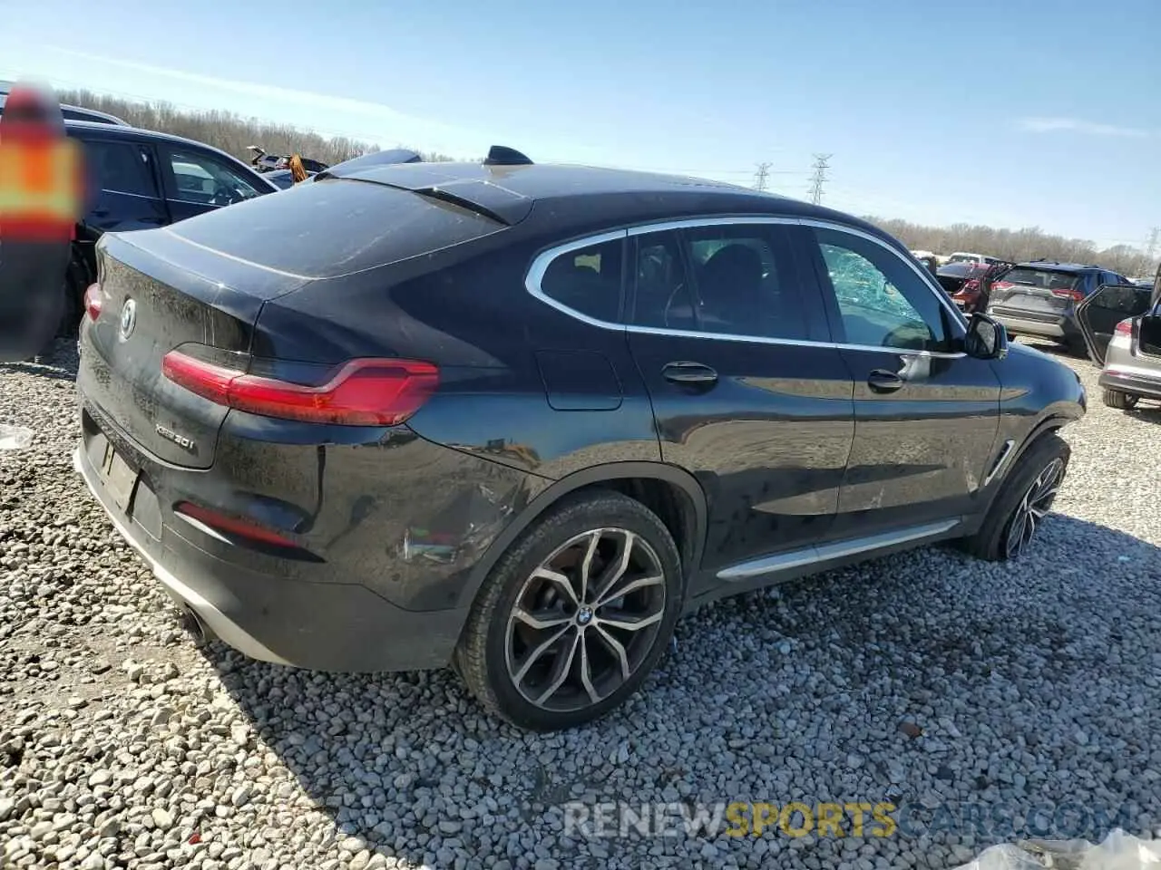3 Photograph of a damaged car 5UX2V1C0XM9E74567 BMW X4 2021