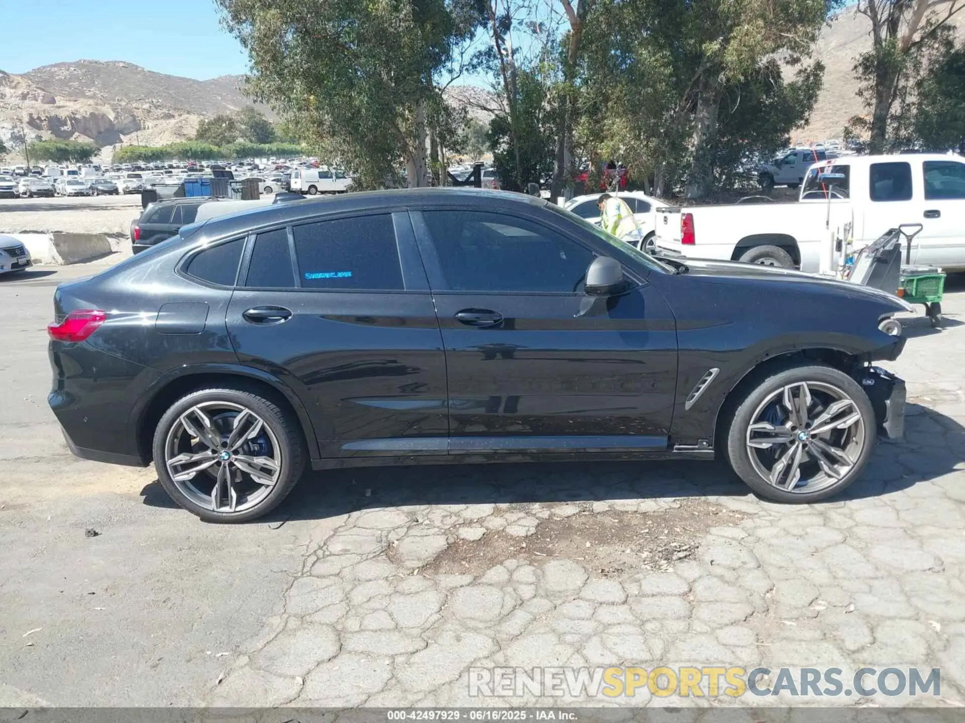 14 Photograph of a damaged car 5UX2V5C05M9G40873 BMW X4 2021