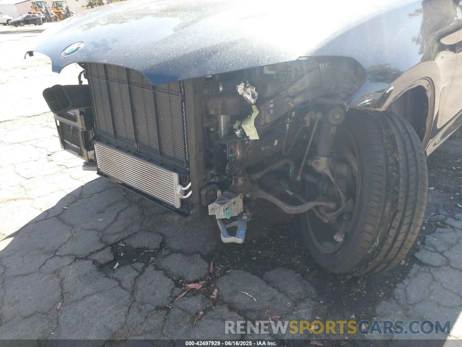 6 Photograph of a damaged car 5UX2V5C05M9G40873 BMW X4 2021