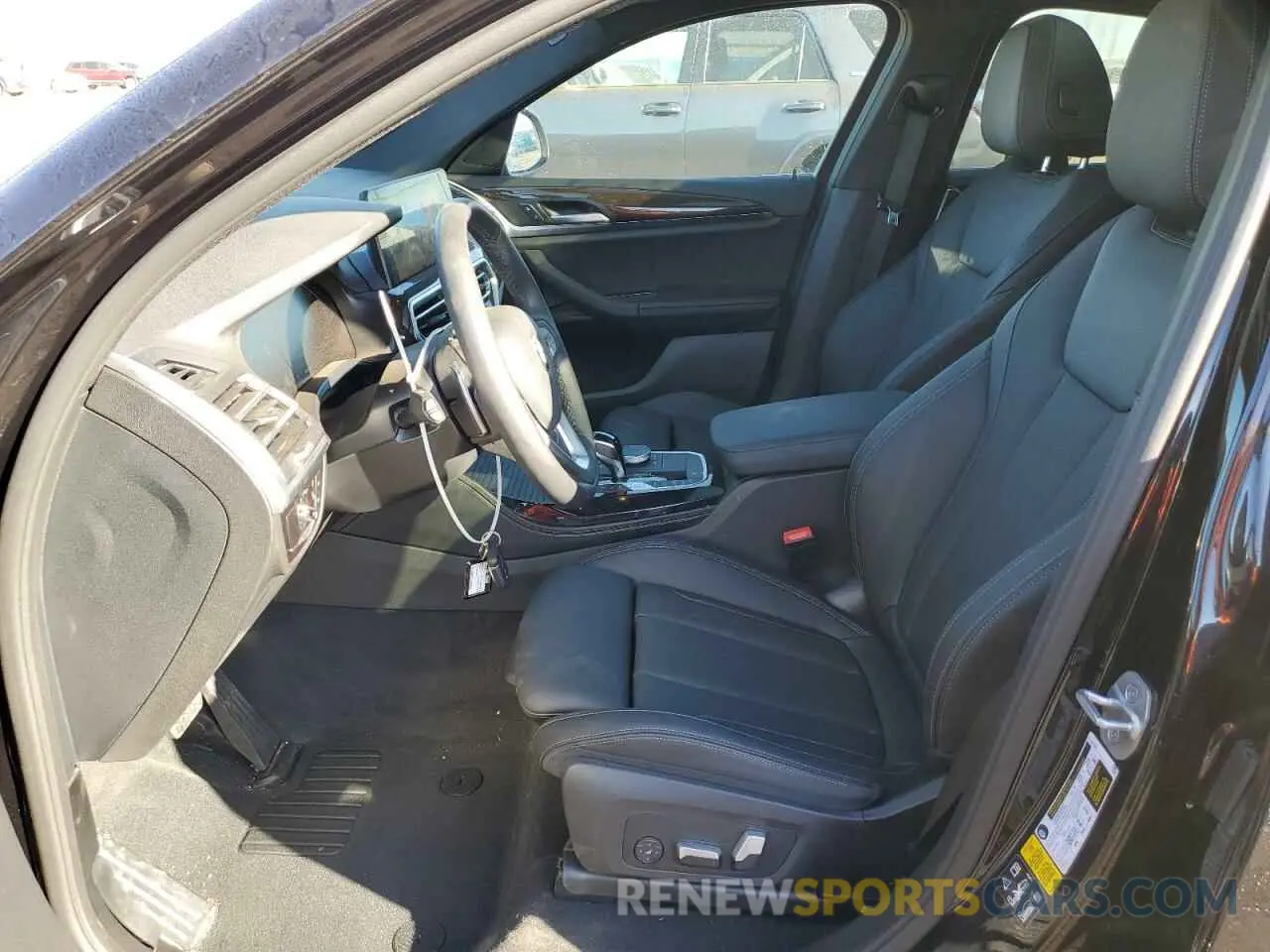 7 Photograph of a damaged car 5UX33DT01N9M86343 BMW X4 2022