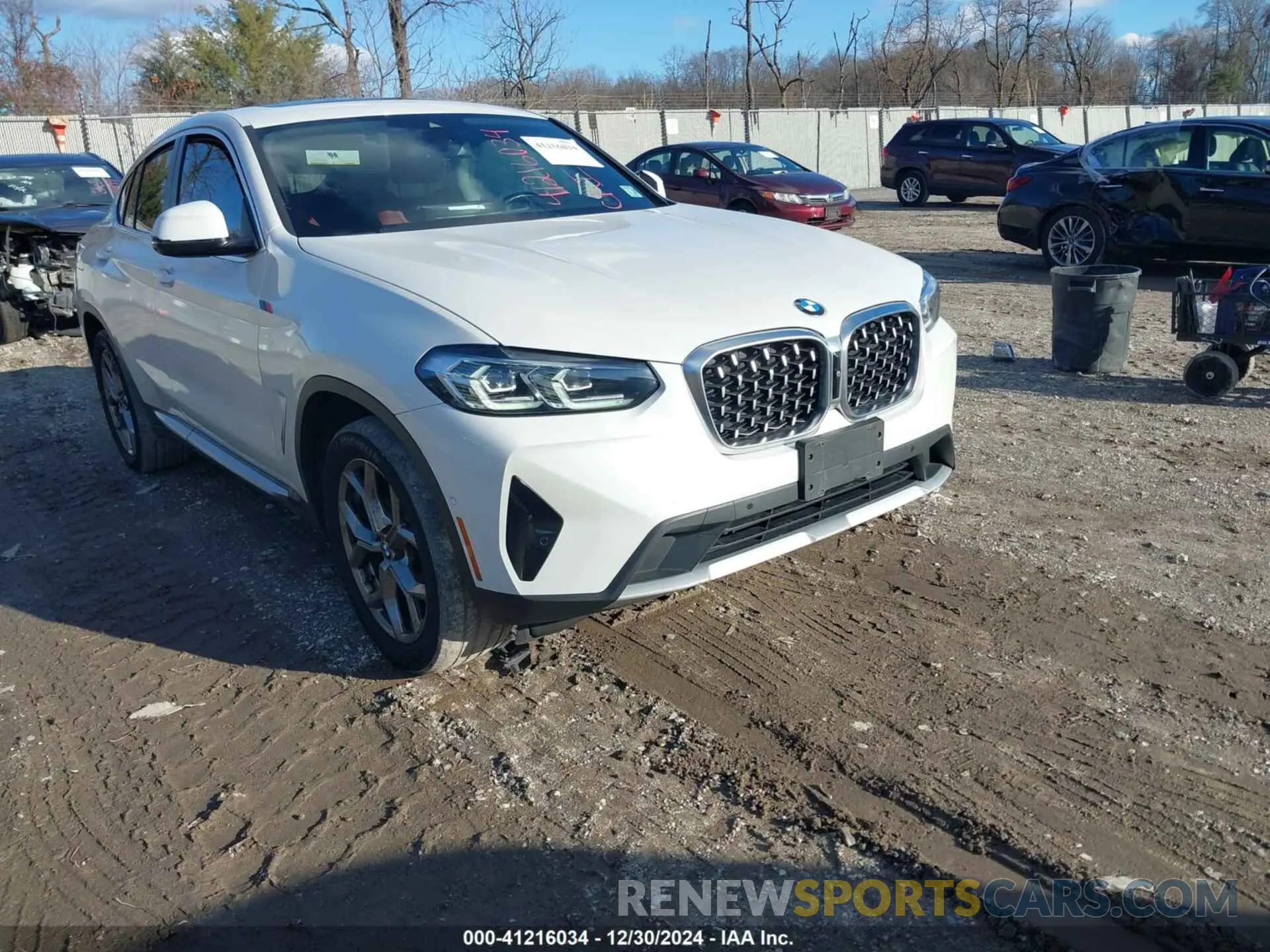 1 Photograph of a damaged car 5UX33DT05N9L03865 BMW X4 2022