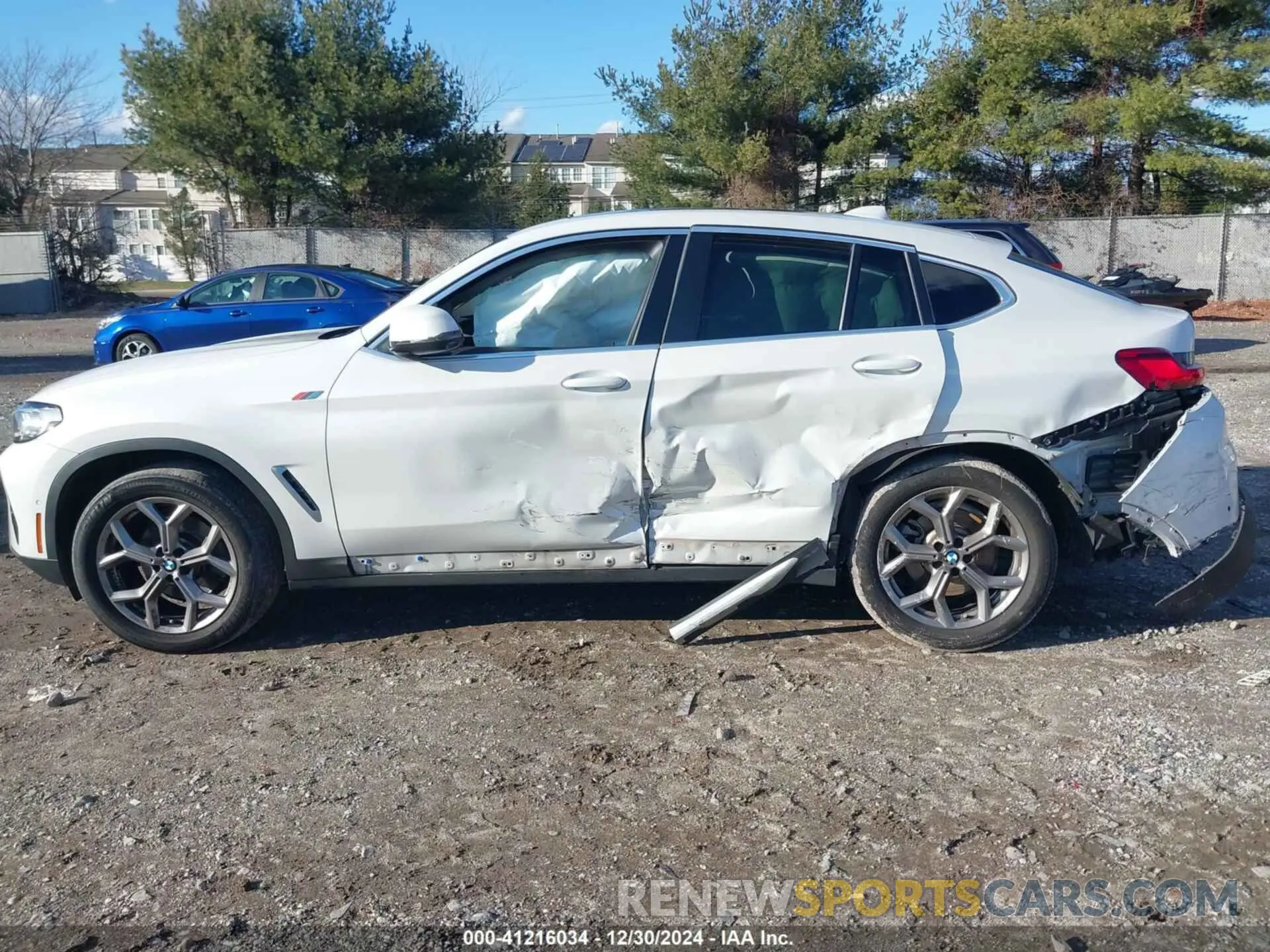 14 Photograph of a damaged car 5UX33DT05N9L03865 BMW X4 2022