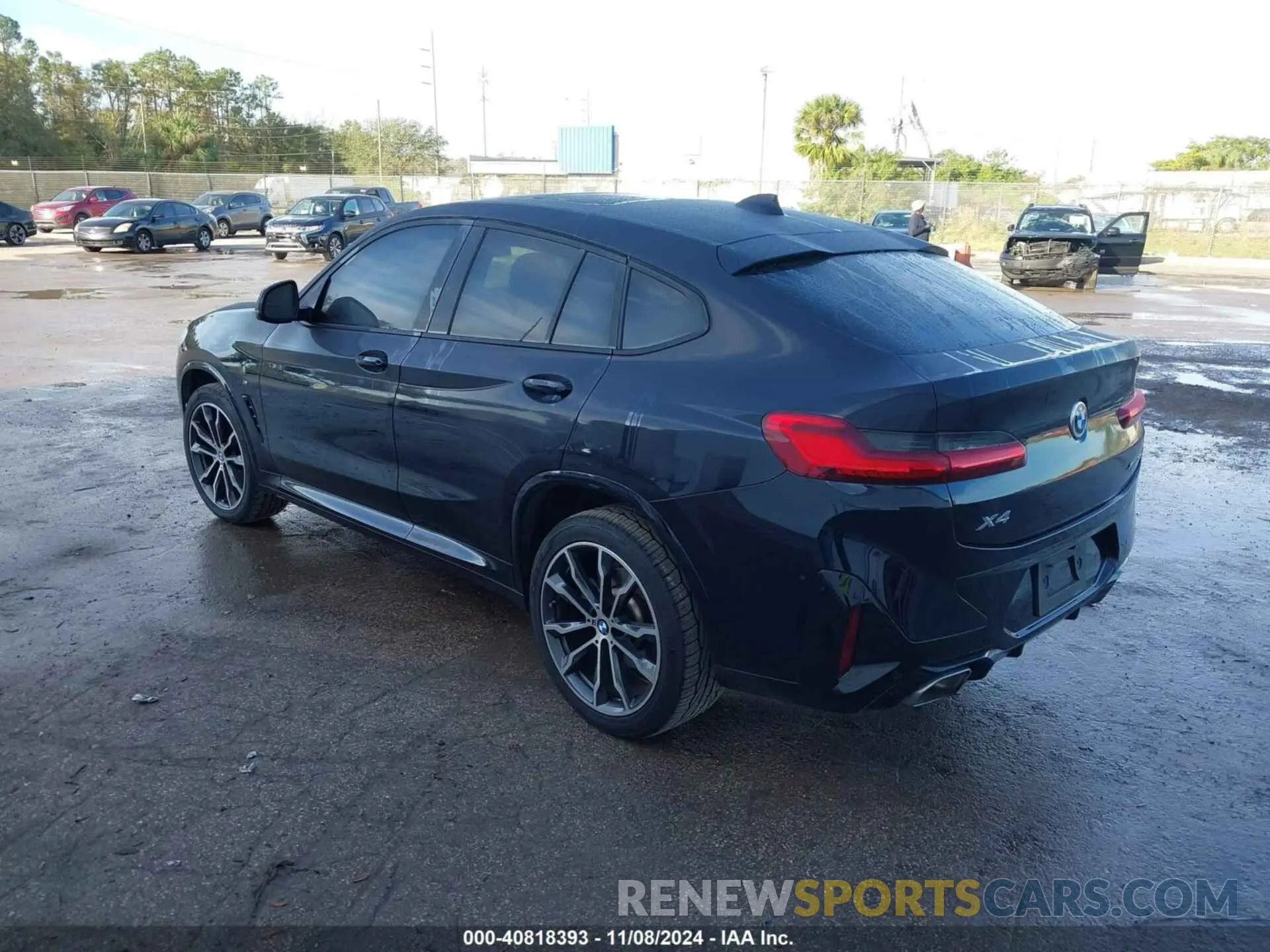3 Photograph of a damaged car 5UX33DT05N9L32282 BMW X4 2022
