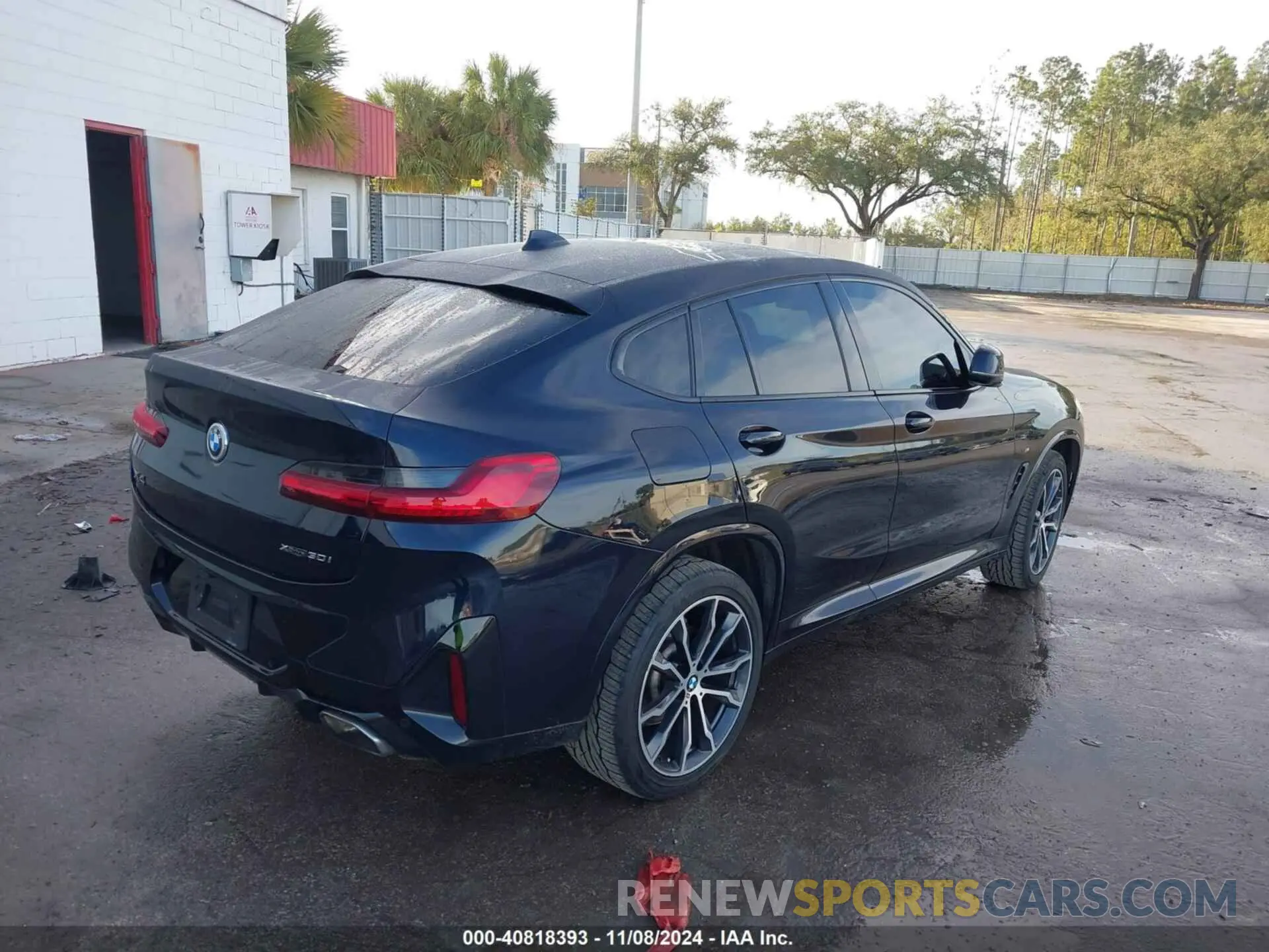 4 Photograph of a damaged car 5UX33DT05N9L32282 BMW X4 2022