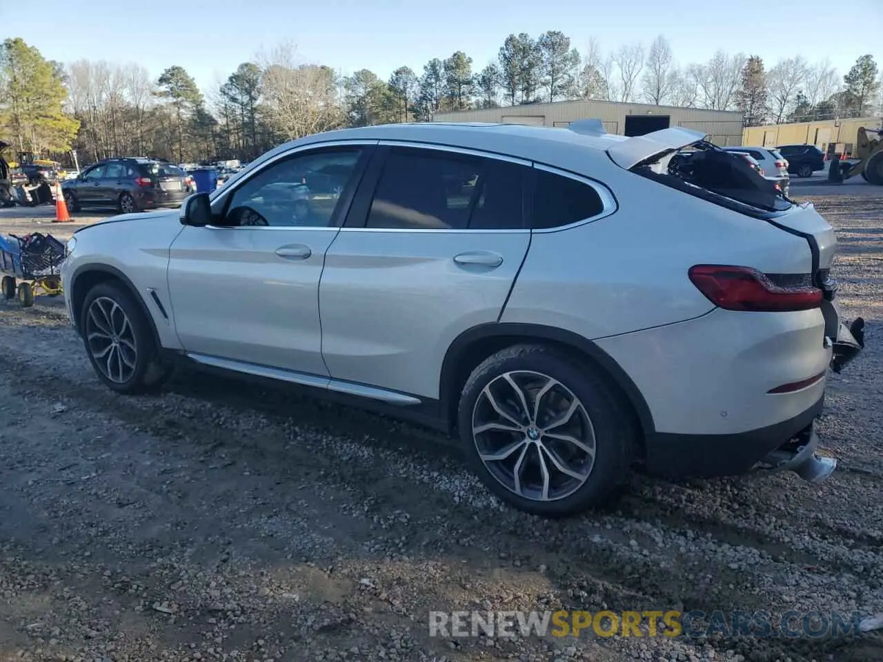 2 Photograph of a damaged car 5UX33DT06N9K82587 BMW X4 2022