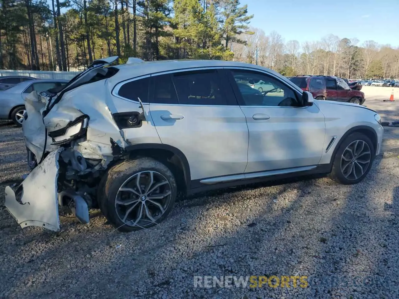 3 Photograph of a damaged car 5UX33DT06N9K82587 BMW X4 2022