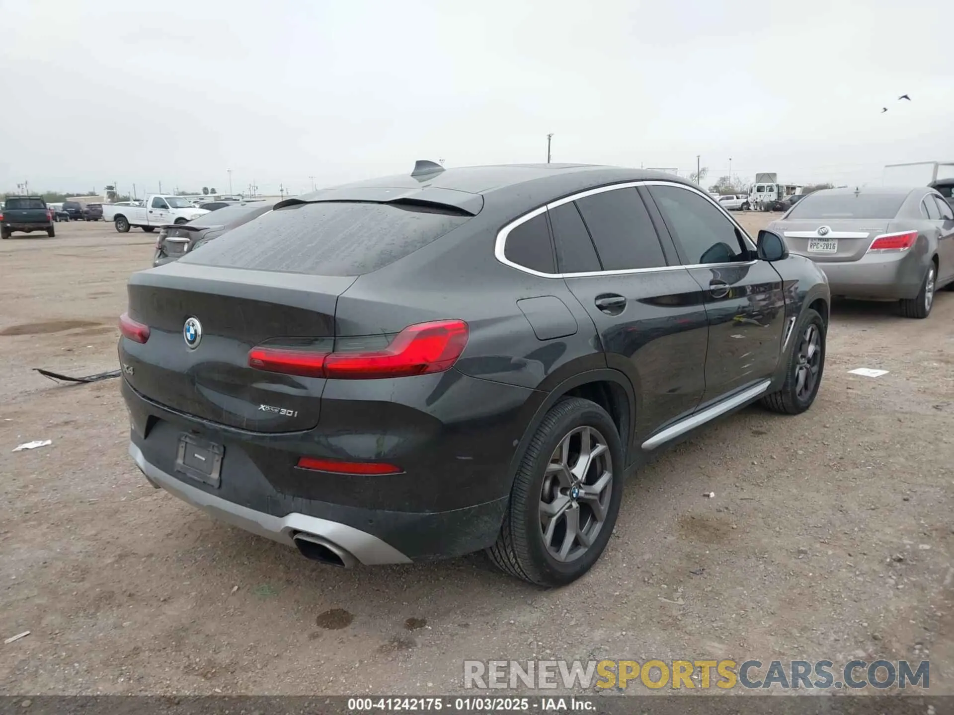 4 Photograph of a damaged car 5UX33DT07N9M96858 BMW X4 2022