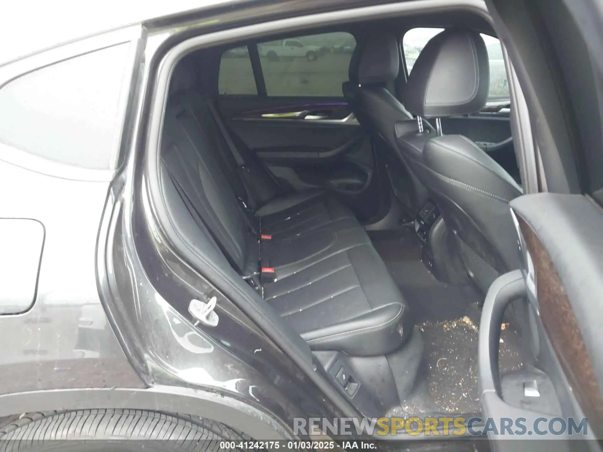 8 Photograph of a damaged car 5UX33DT07N9M96858 BMW X4 2022