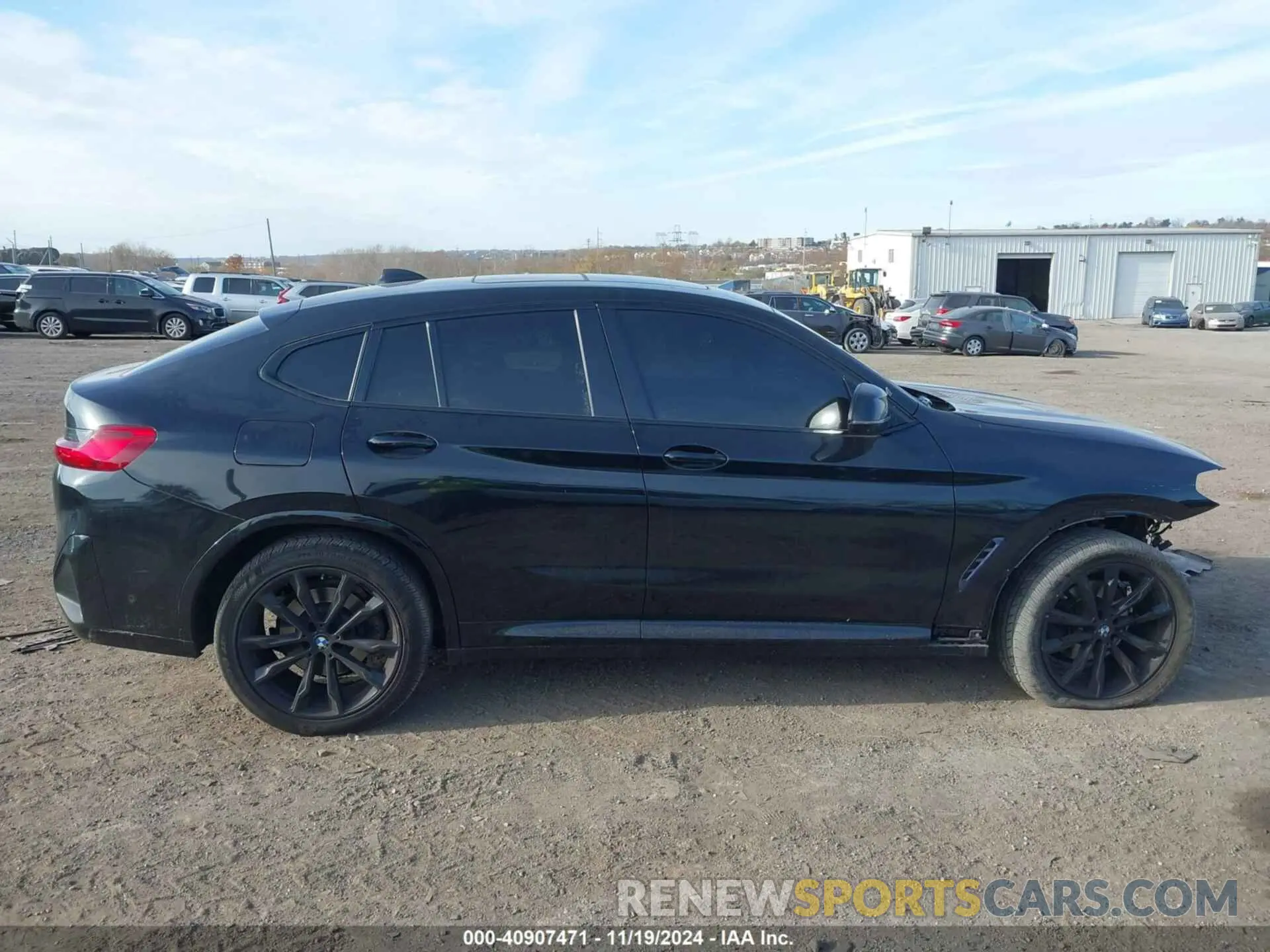 13 Photograph of a damaged car 5UX33DT0XN9L12528 BMW X4 2022