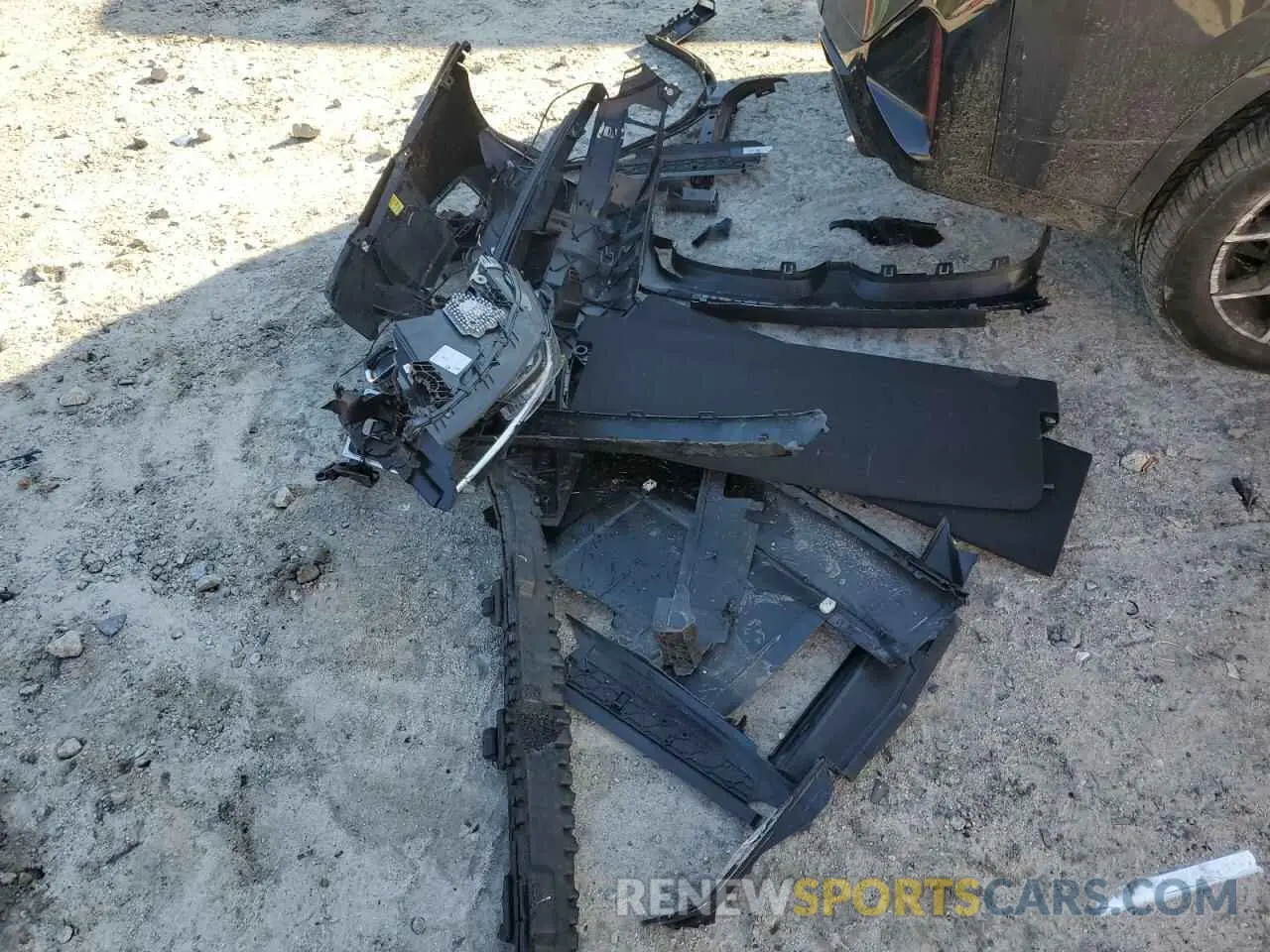 13 Photograph of a damaged car 5UX43DT03N9K31827 BMW X4 2022