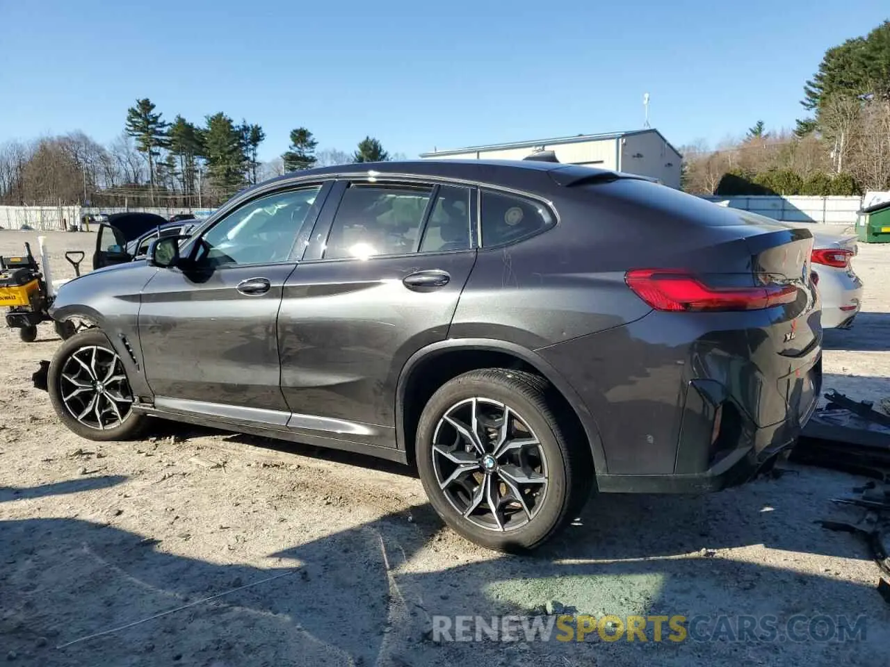 2 Photograph of a damaged car 5UX43DT03N9K31827 BMW X4 2022