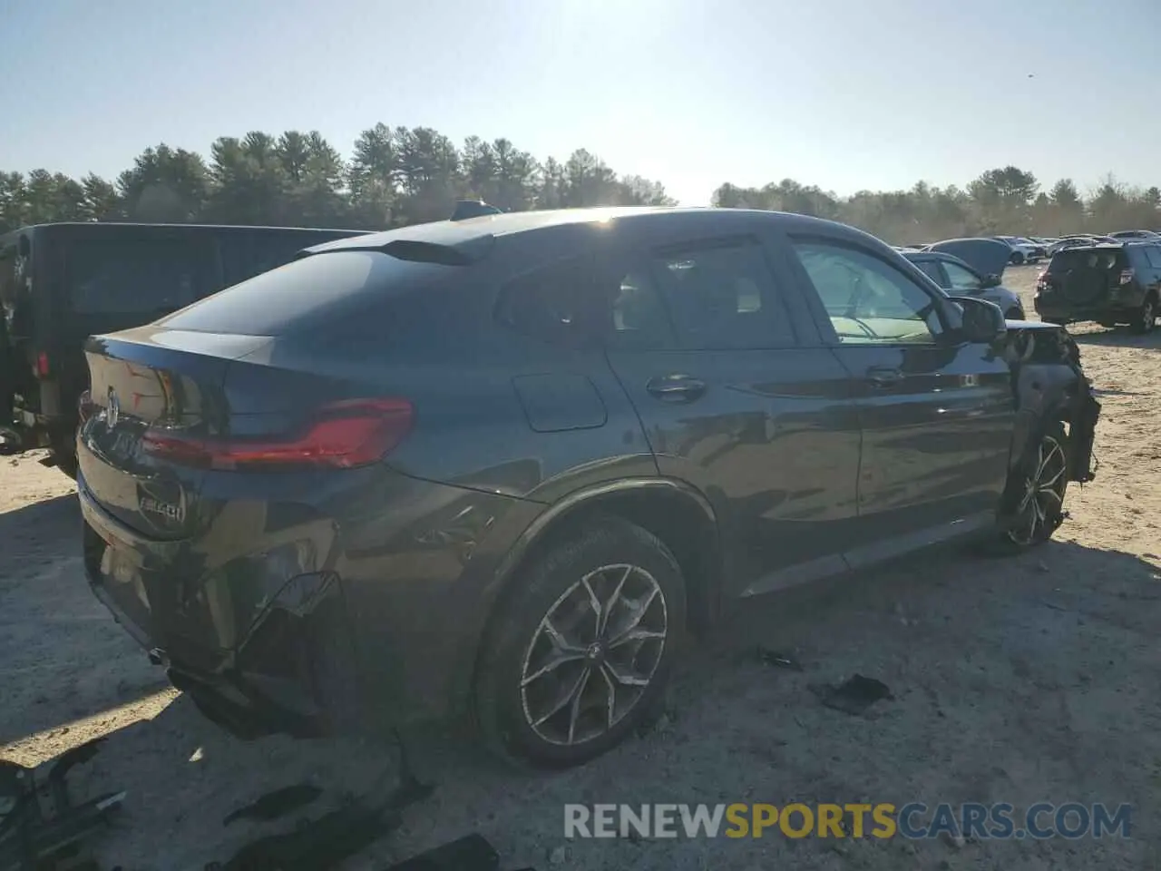 3 Photograph of a damaged car 5UX43DT03N9K31827 BMW X4 2022