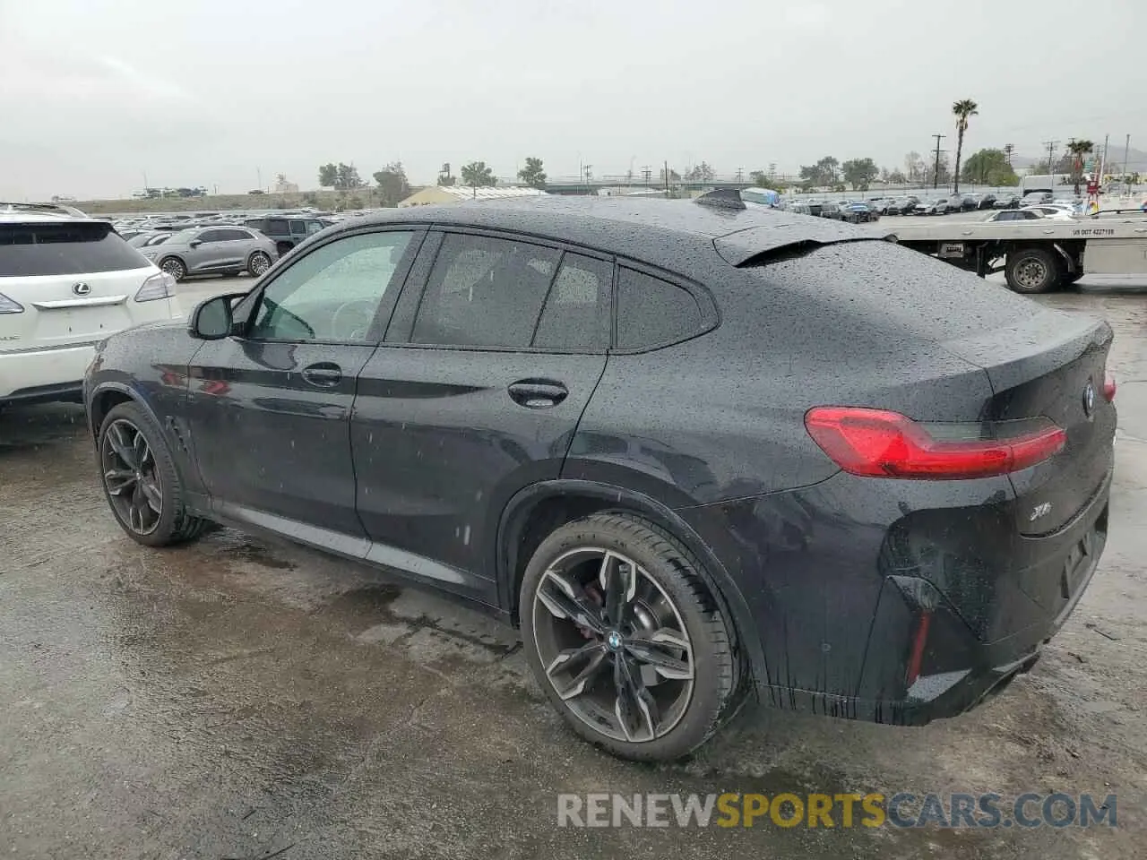 2 Photograph of a damaged car 5UX43DT06N9J88181 BMW X4 2022