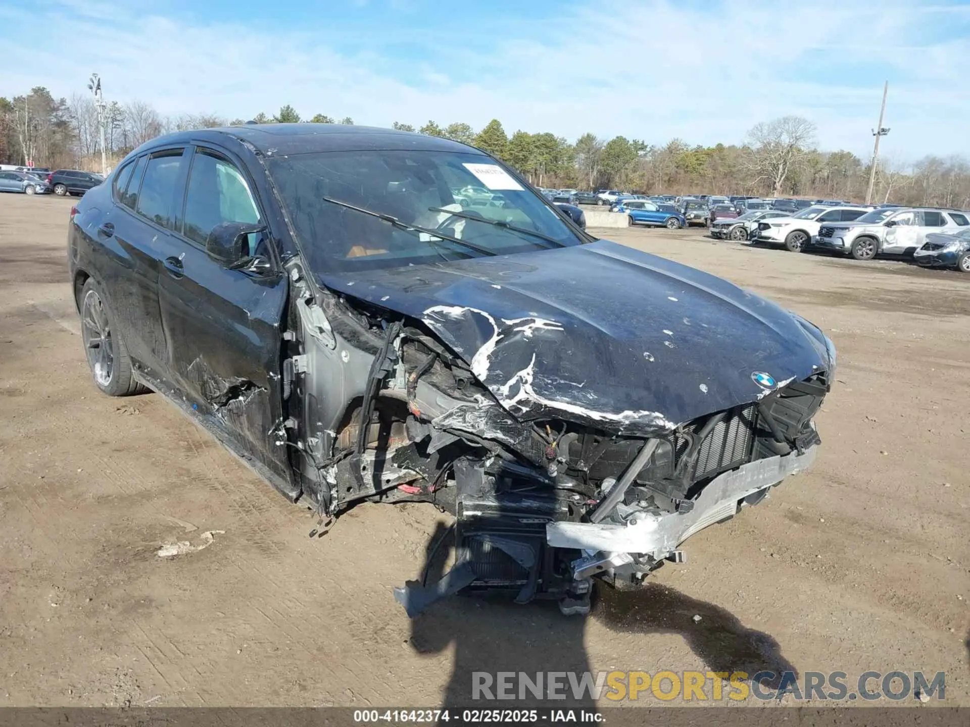 1 Photograph of a damaged car 5UX43DT0XN9L33898 BMW X4 2022