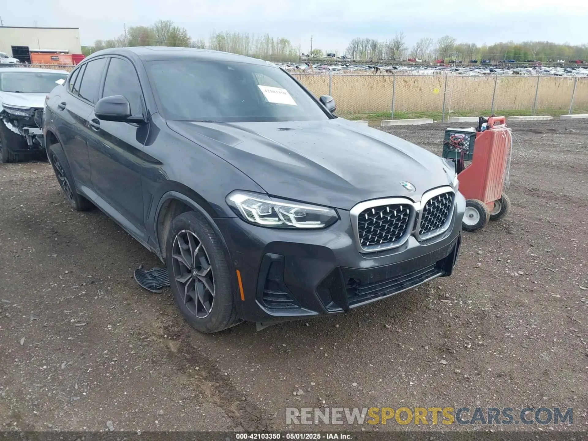 1 Photograph of a damaged car 5UX33DT01P9N66552 BMW X4 2023