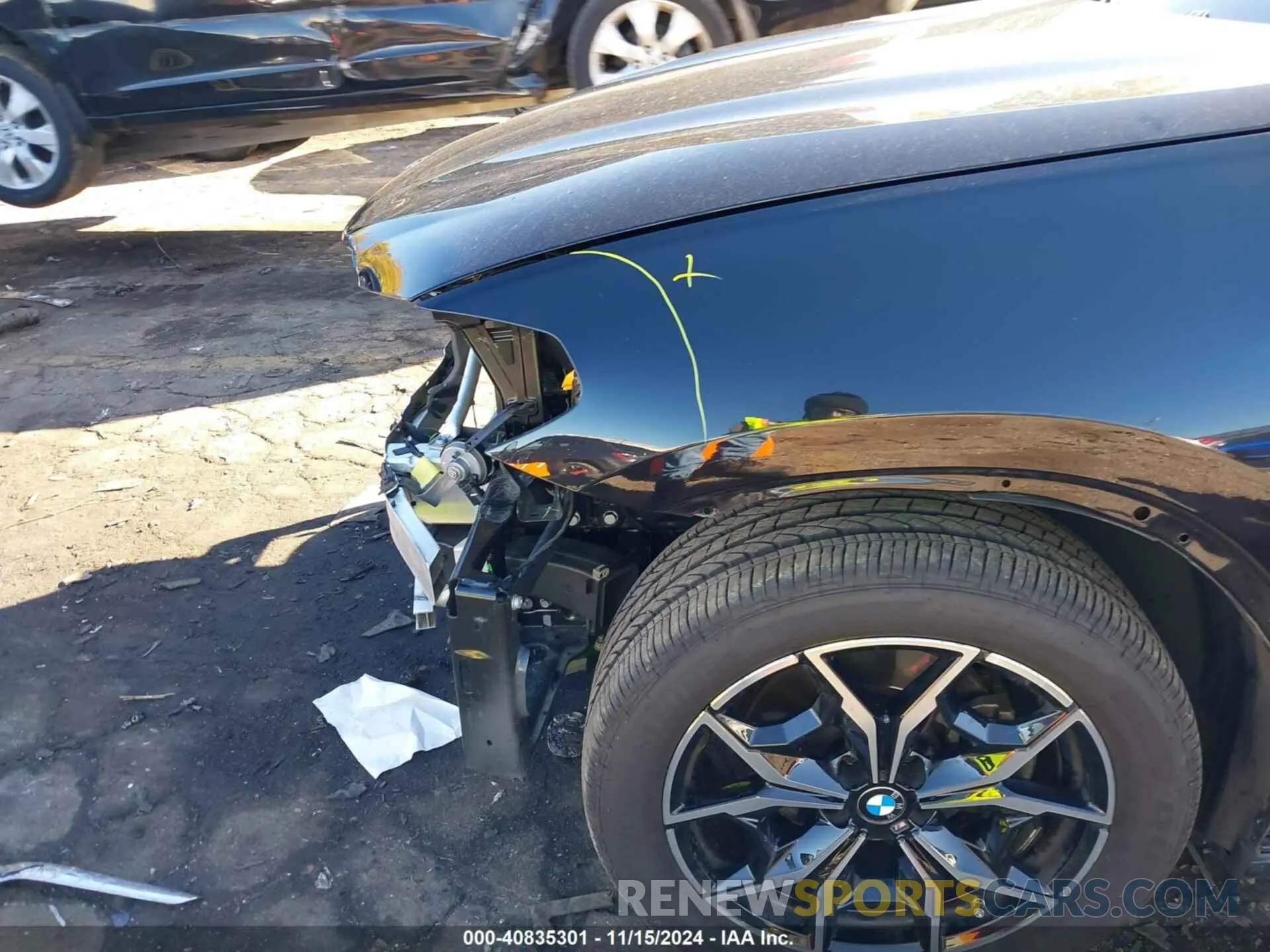 17 Photograph of a damaged car 5UX33DT02P9P71135 BMW X4 2023