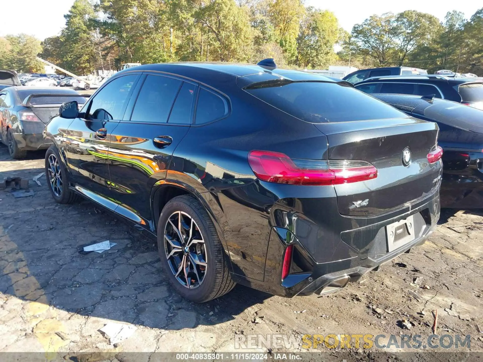 3 Photograph of a damaged car 5UX33DT02P9P71135 BMW X4 2023