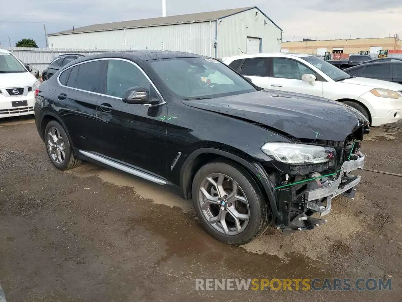 4 Photograph of a damaged car 5UX33DT03P9N51020 BMW X4 2023