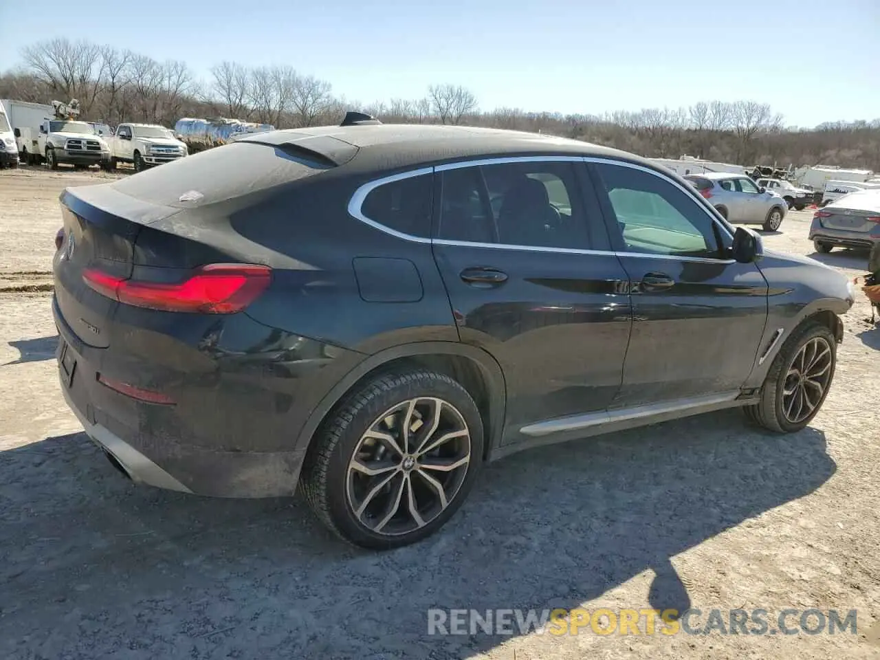 3 Photograph of a damaged car 5UX33DT03P9P53369 BMW X4 2023