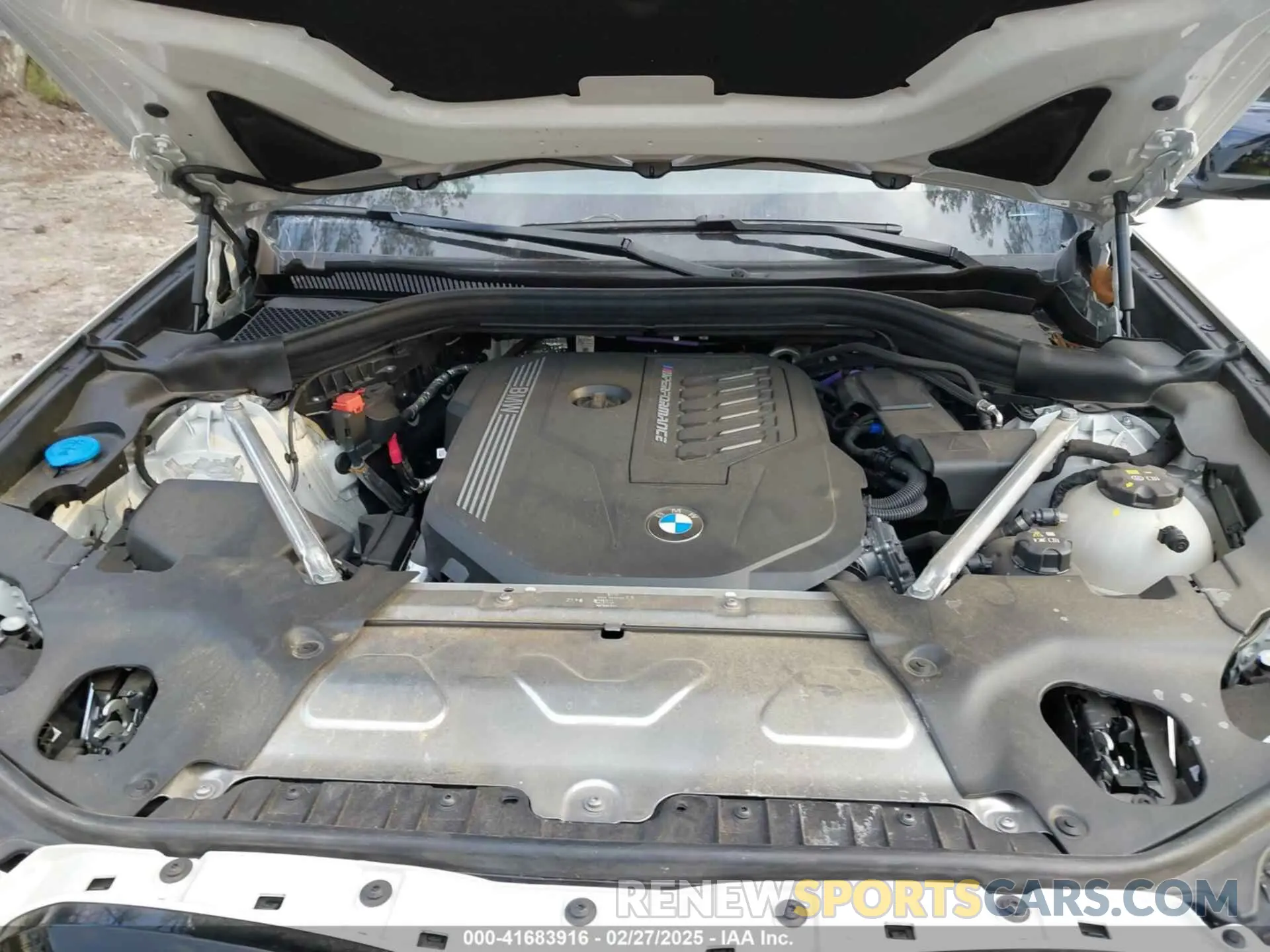 10 Photograph of a damaged car 5UX43DT02P9T17357 BMW X4 2023