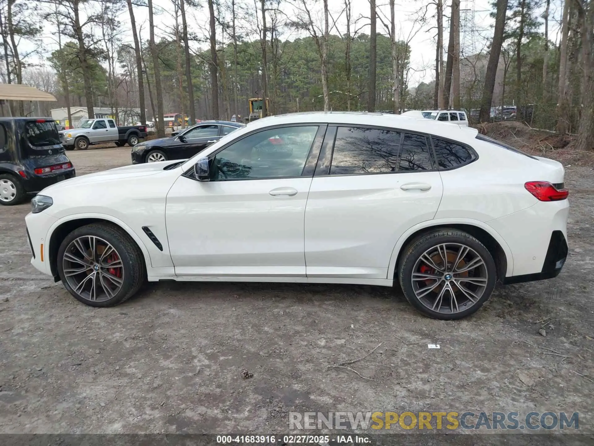 13 Photograph of a damaged car 5UX43DT02P9T17357 BMW X4 2023