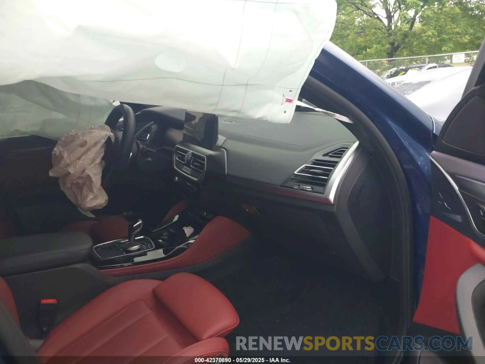 5 Photograph of a damaged car 5UX43DT04P9P31854 BMW X4 2023