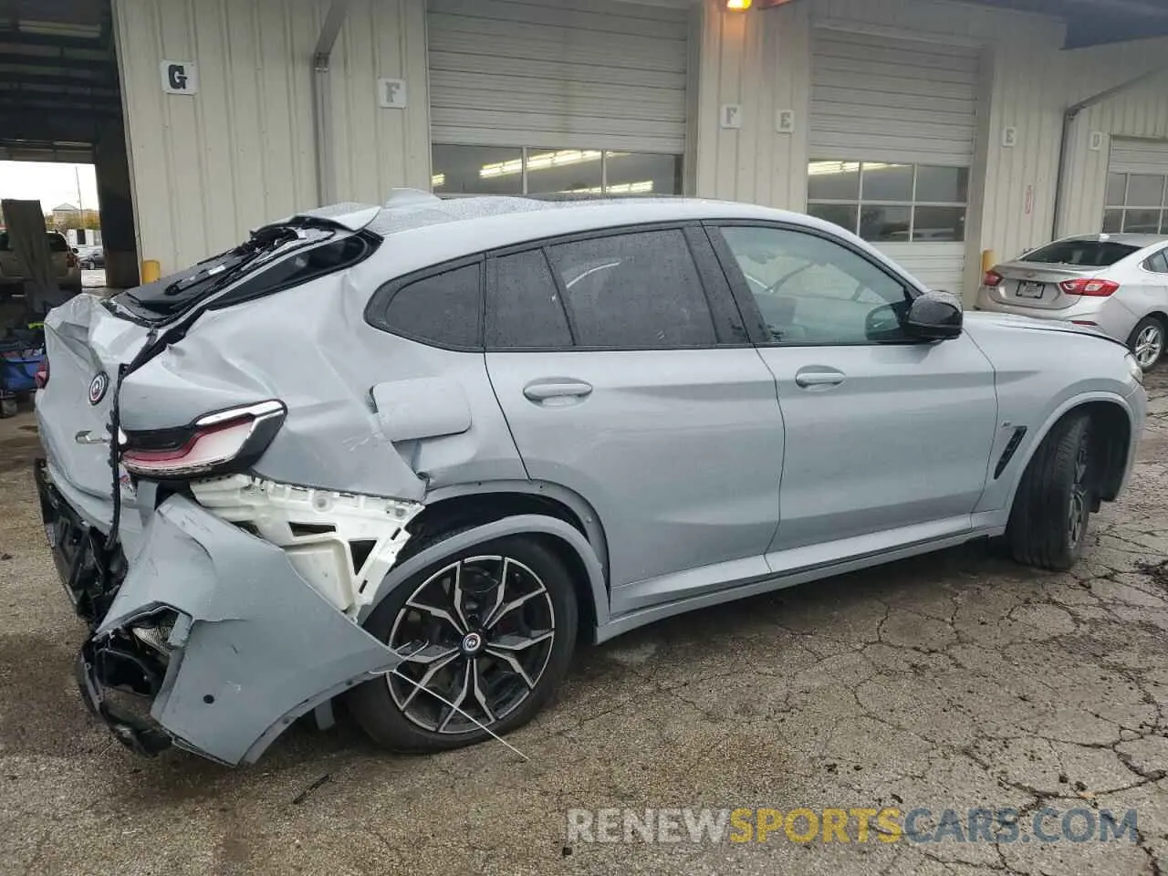 3 Photograph of a damaged car 5UX43DT0XP9N63346 BMW X4 2023