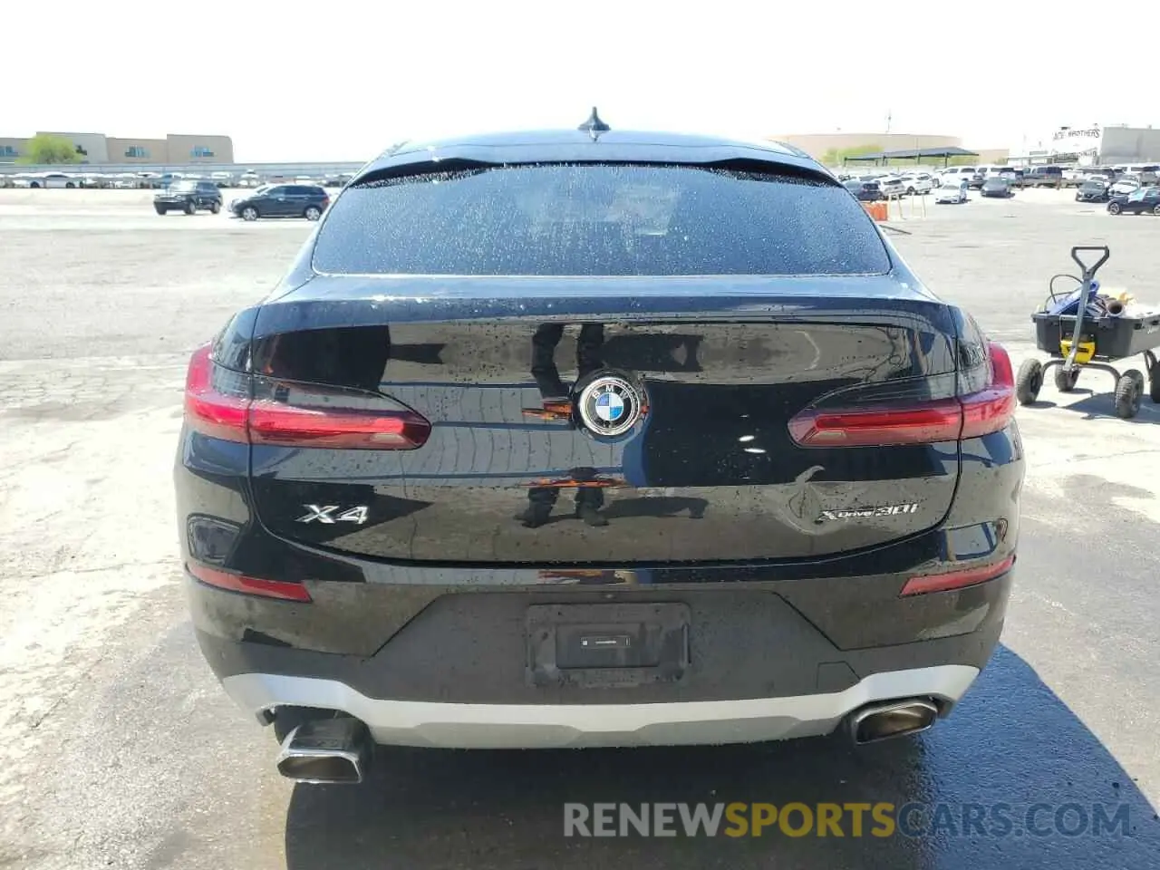 6 Photograph of a damaged car 5UX33DT05R9V80084 BMW X4 2024