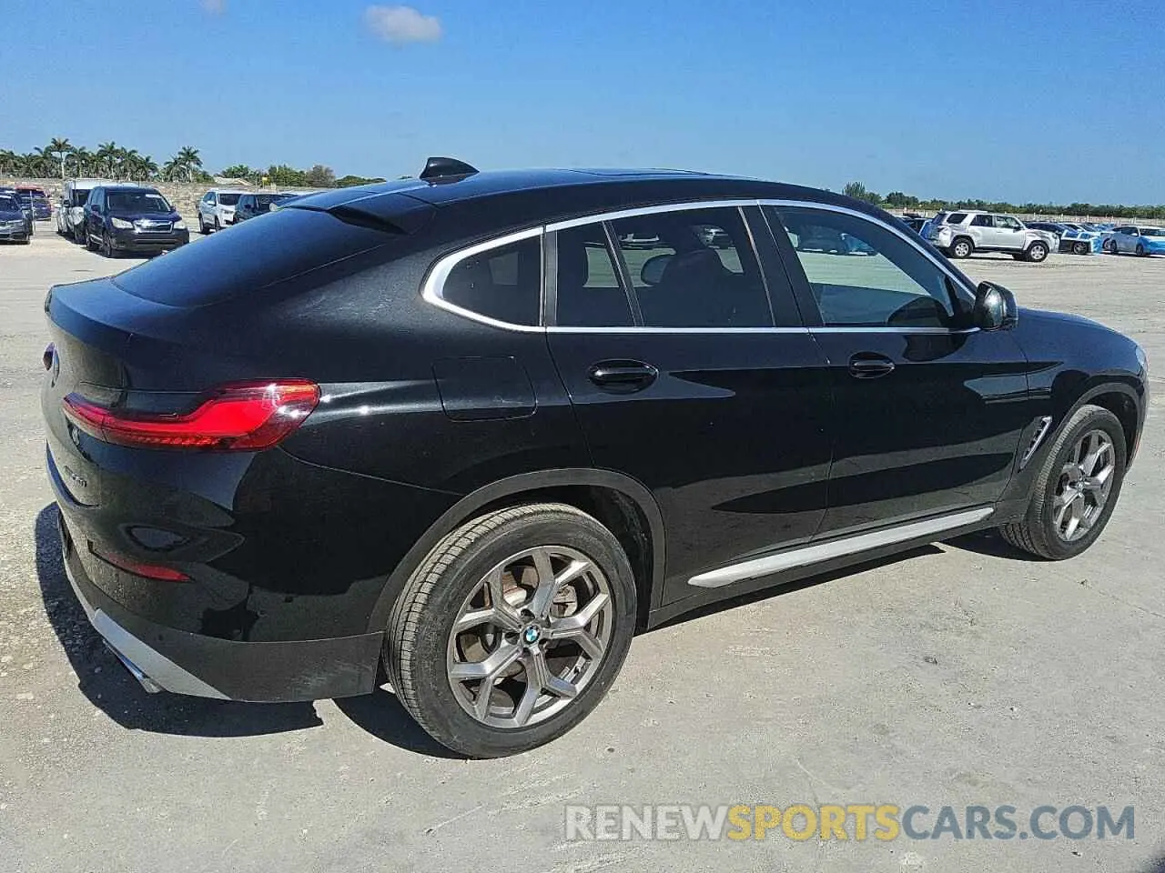3 Photograph of a damaged car 5UX33DT06R9U88255 BMW X4 2024