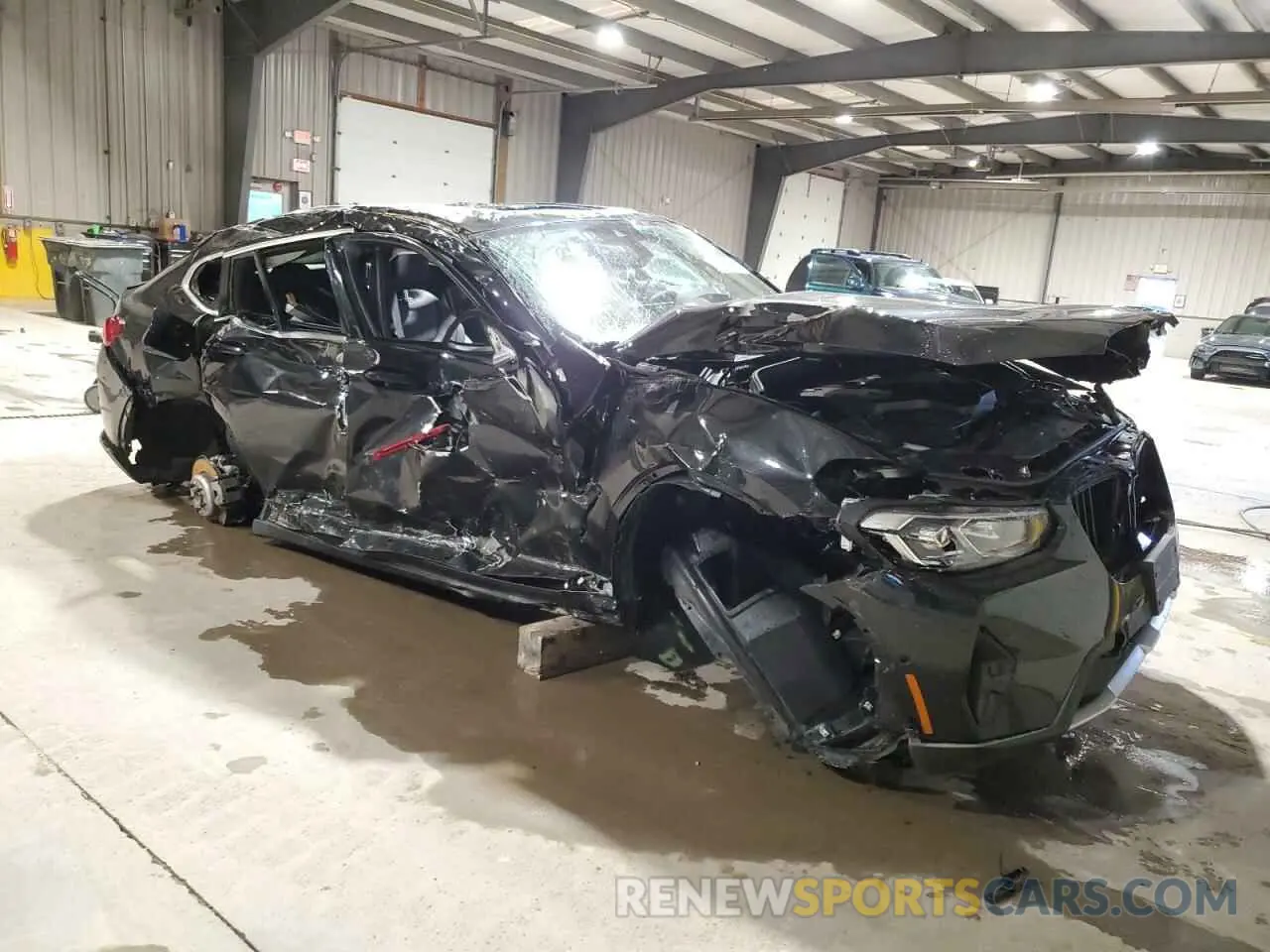 4 Photograph of a damaged car 5UX33DT06R9W75060 BMW X4 2024