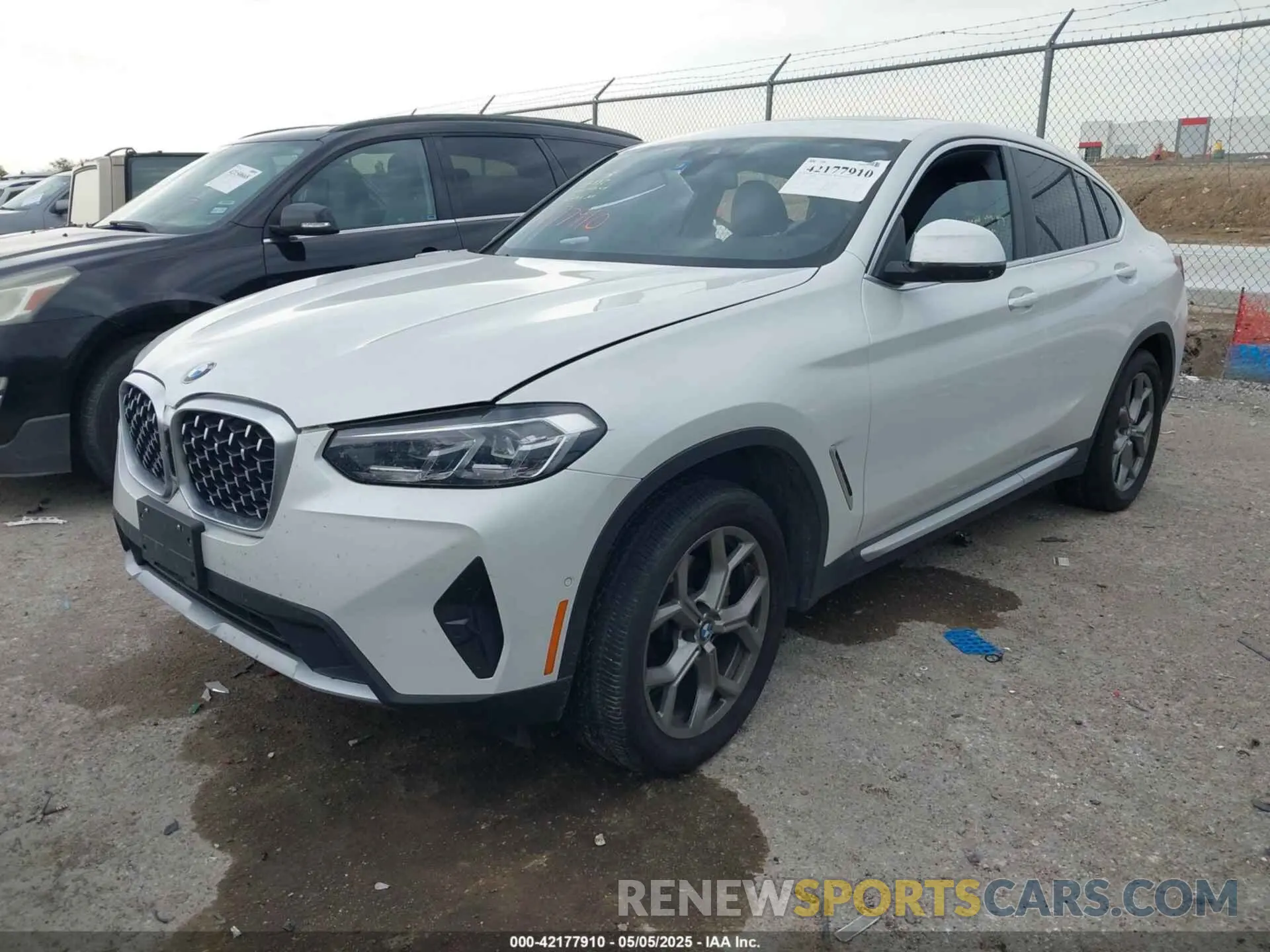 2 Photograph of a damaged car 5UX33DT08R9X21276 BMW X4 2024