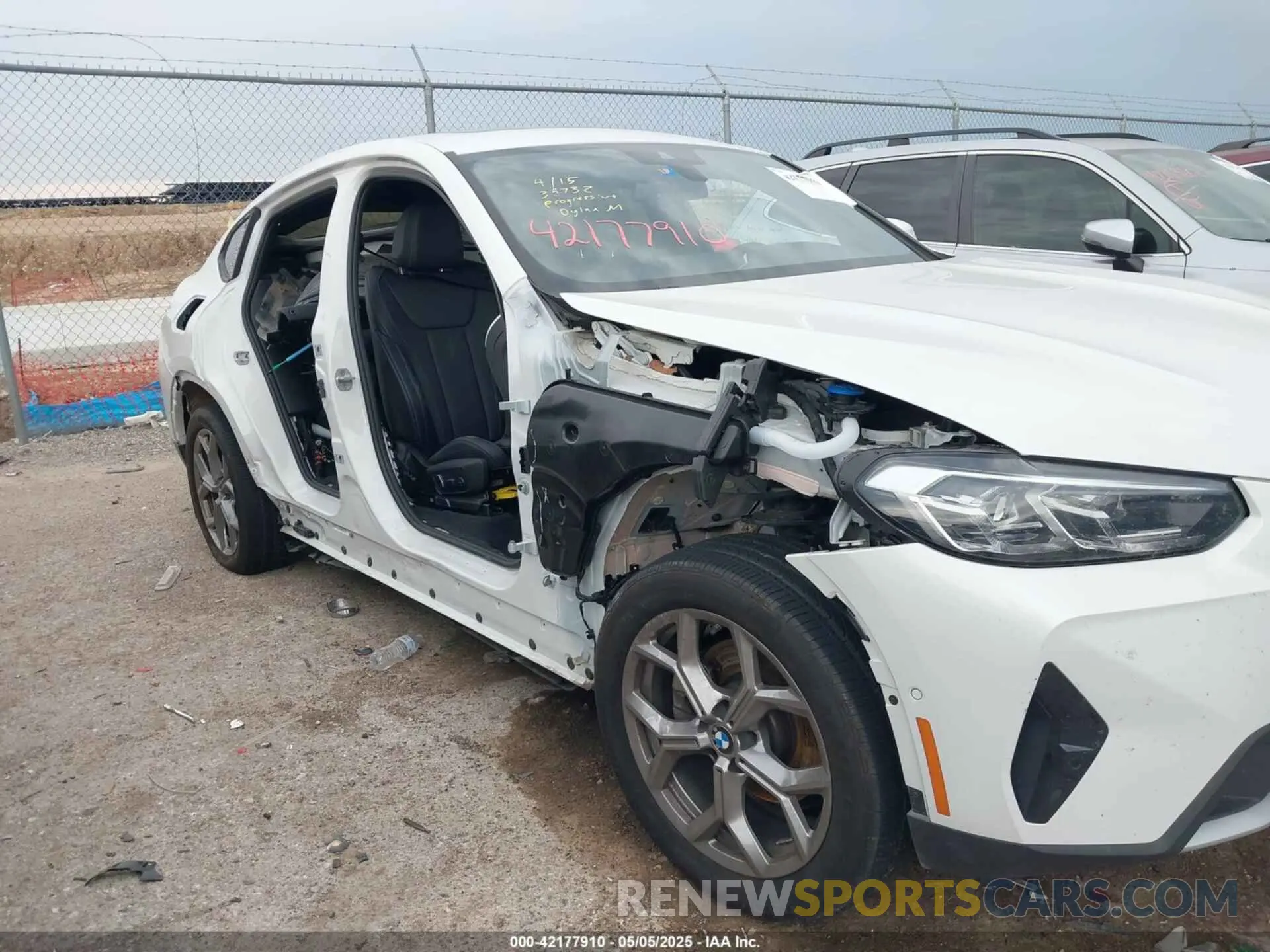 6 Photograph of a damaged car 5UX33DT08R9X21276 BMW X4 2024