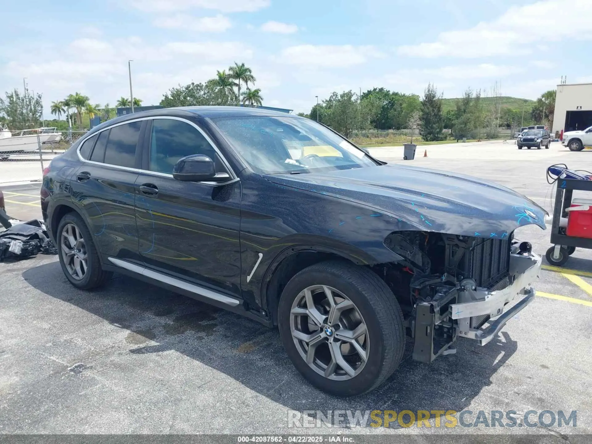 1 Photograph of a damaged car 5UX33DT09R9W67695 BMW X4 2024