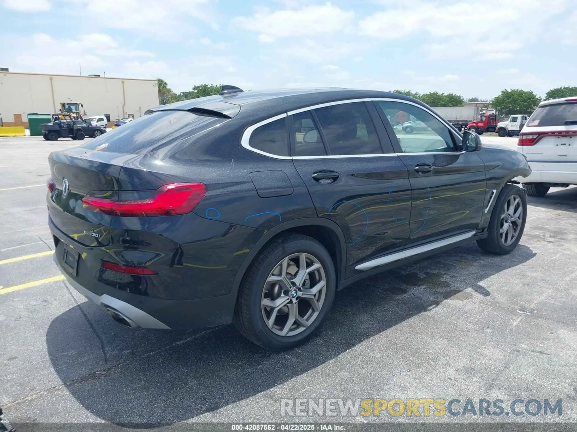 4 Photograph of a damaged car 5UX33DT09R9W67695 BMW X4 2024