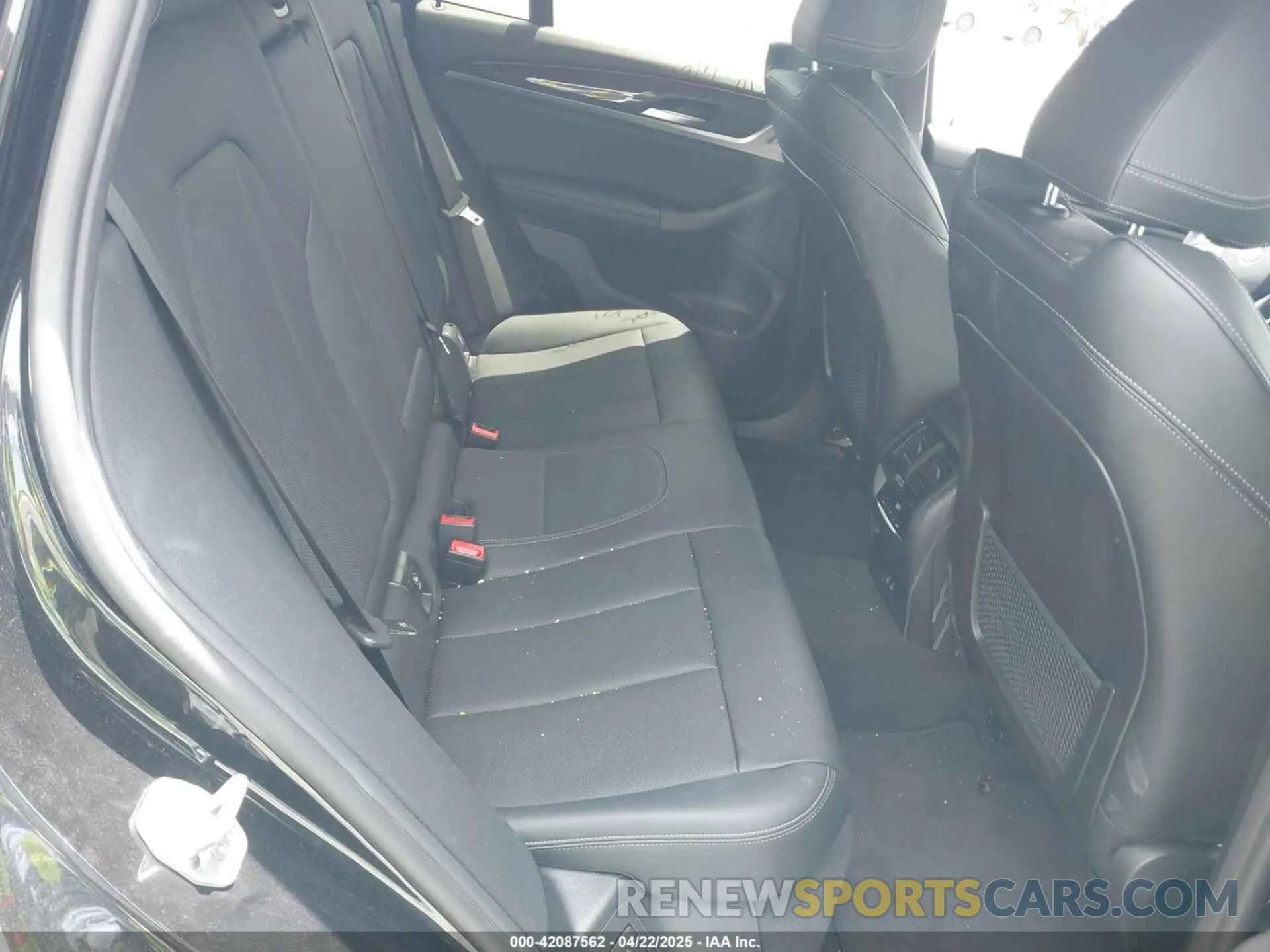 8 Photograph of a damaged car 5UX33DT09R9W67695 BMW X4 2024