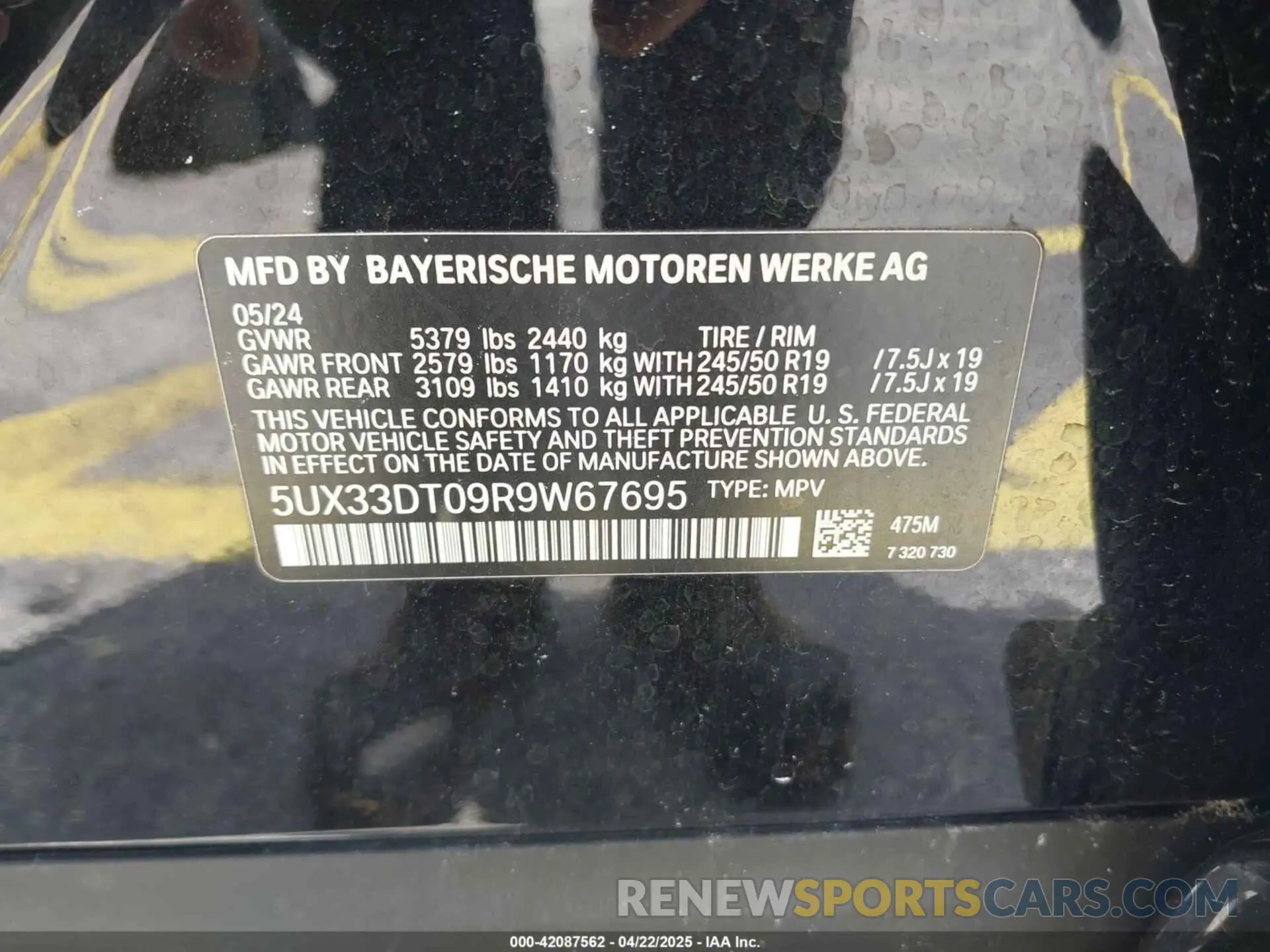 9 Photograph of a damaged car 5UX33DT09R9W67695 BMW X4 2024