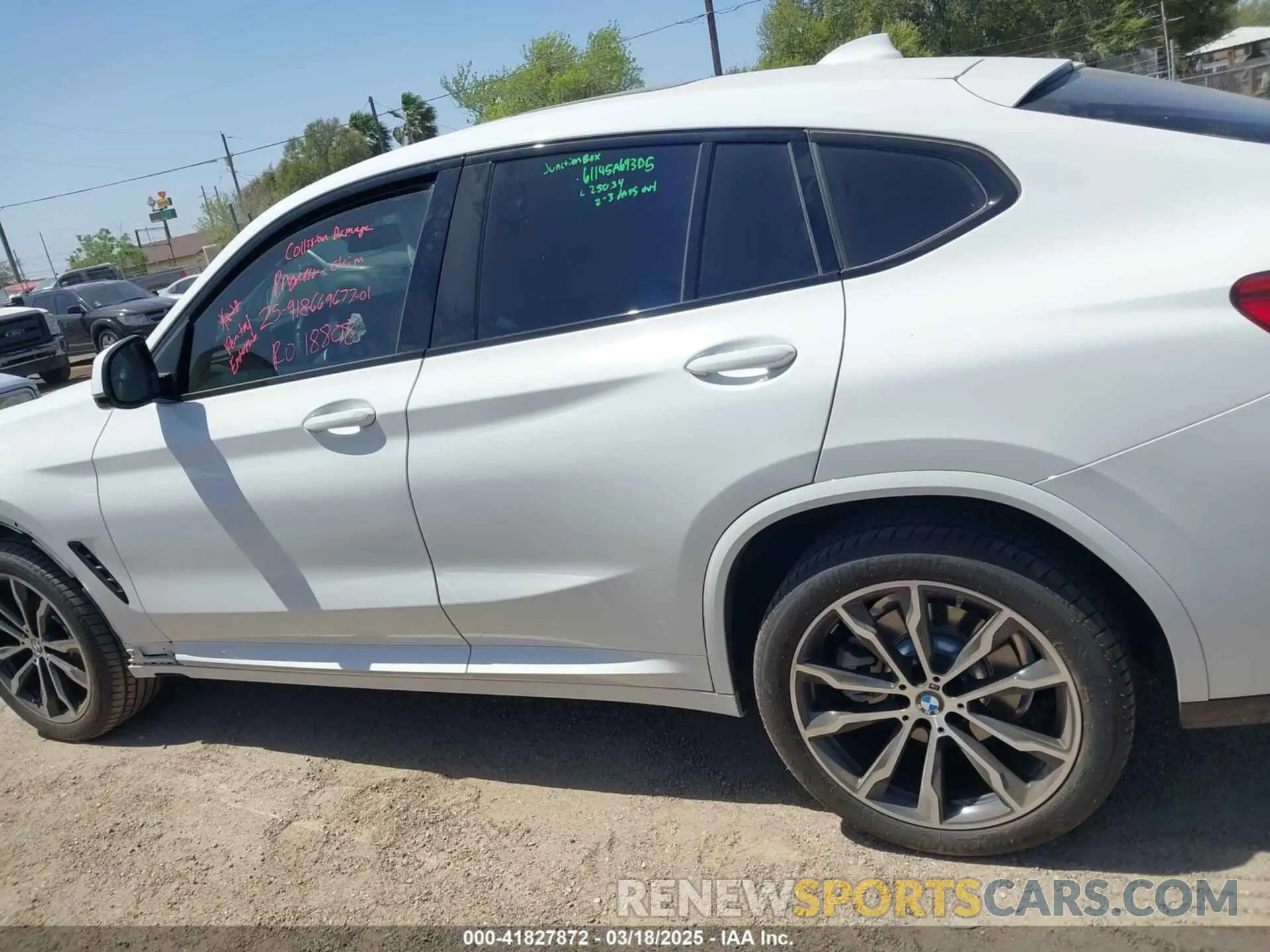 15 Photograph of a damaged car 5UX33DT05S9X68660 BMW X4 2025