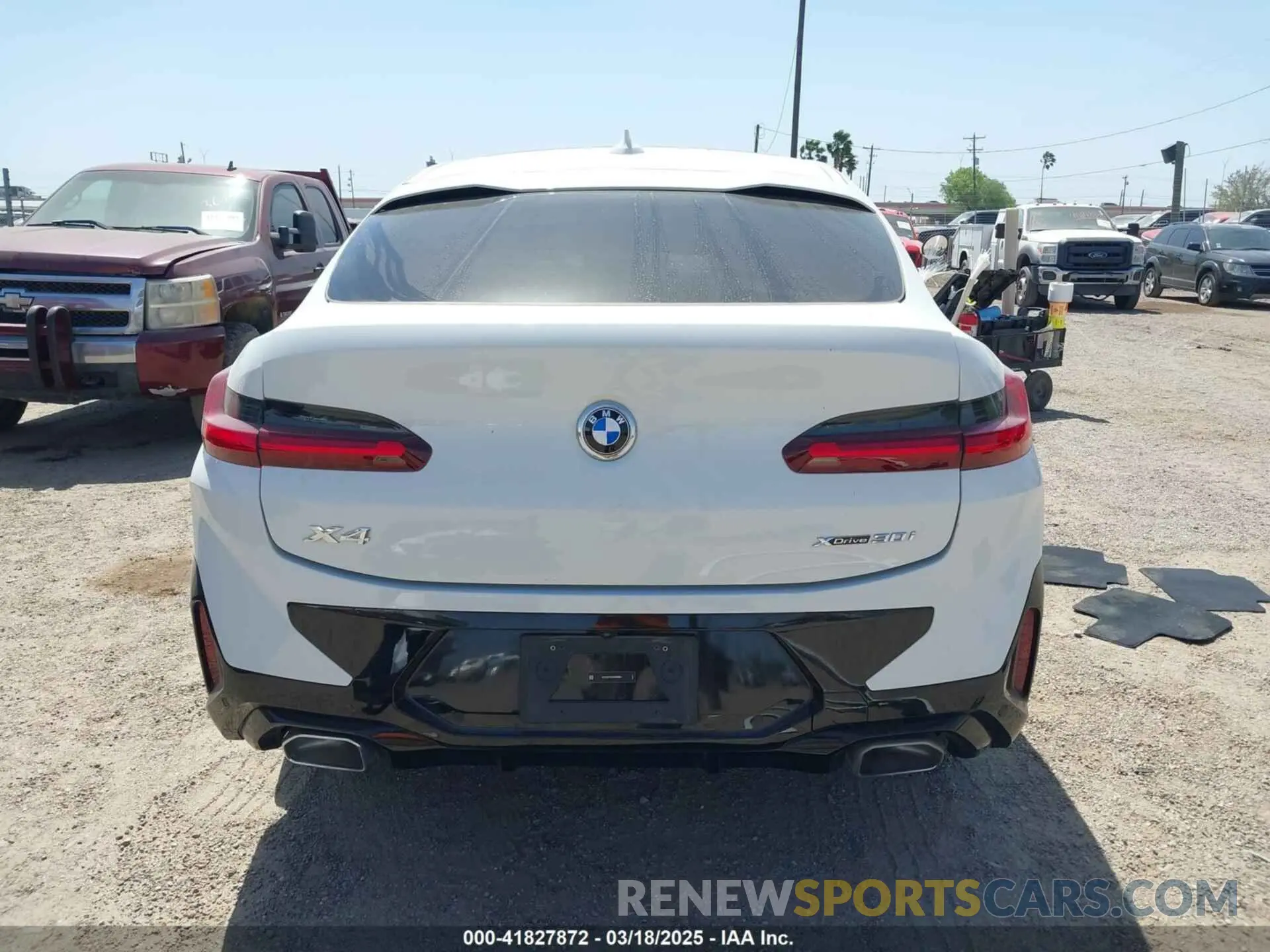 17 Photograph of a damaged car 5UX33DT05S9X68660 BMW X4 2025