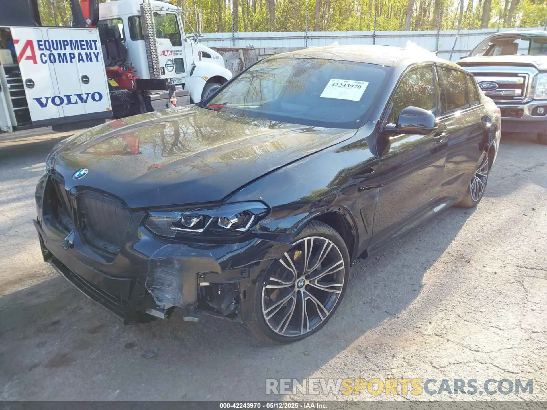 2 Фотография поврежденного автомобиля 5UX33DT06S9Y68475 BMW X4 2025