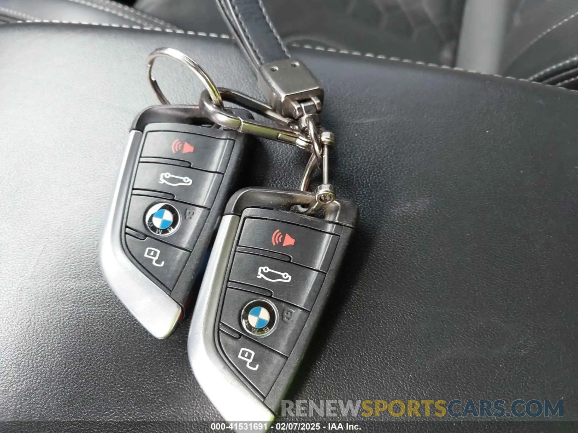 10 Photograph of a damaged car 5YMUJ0C05L9C33943 BMW X4 M 2020