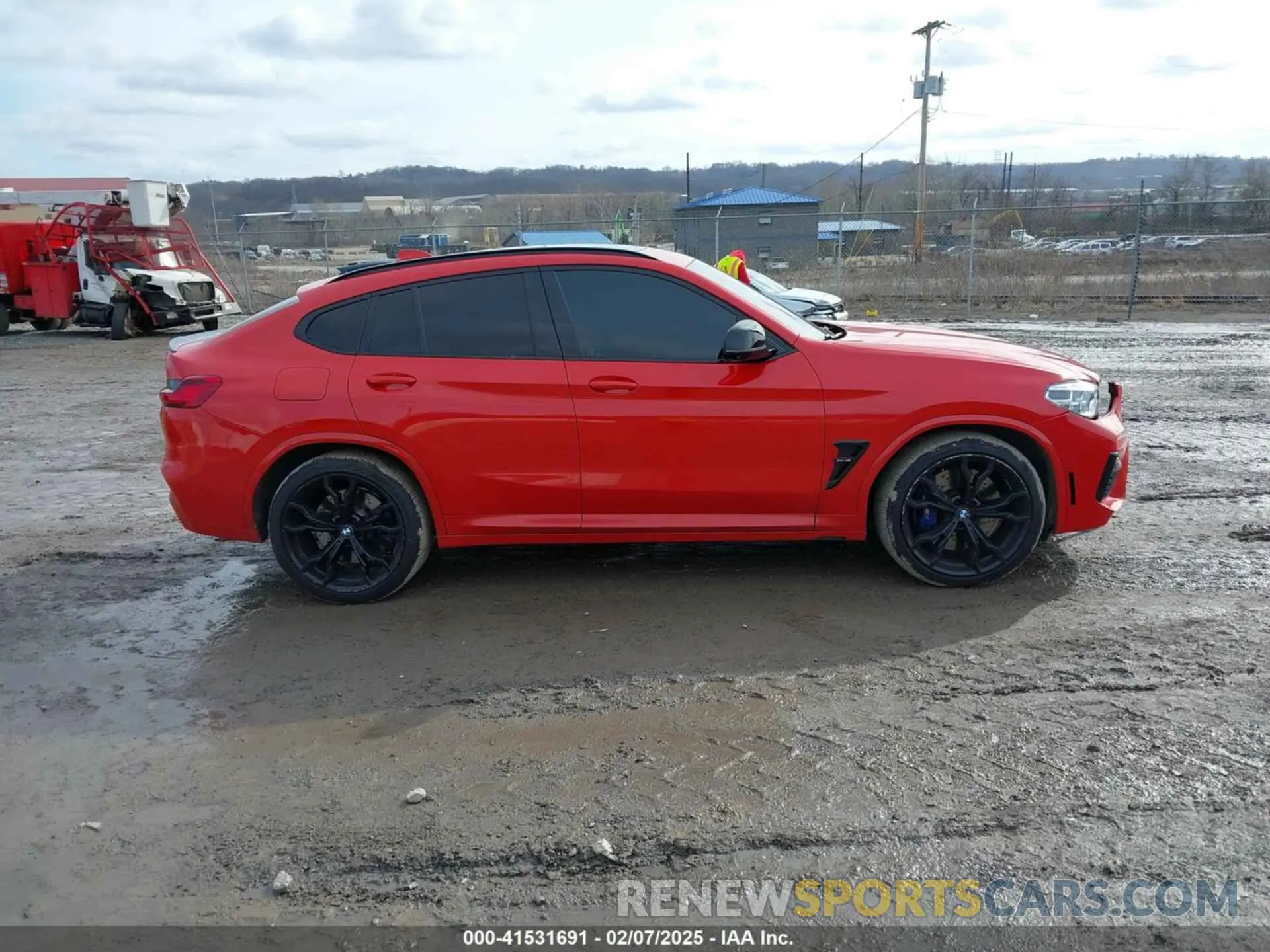12 Photograph of a damaged car 5YMUJ0C05L9C33943 BMW X4 M 2020