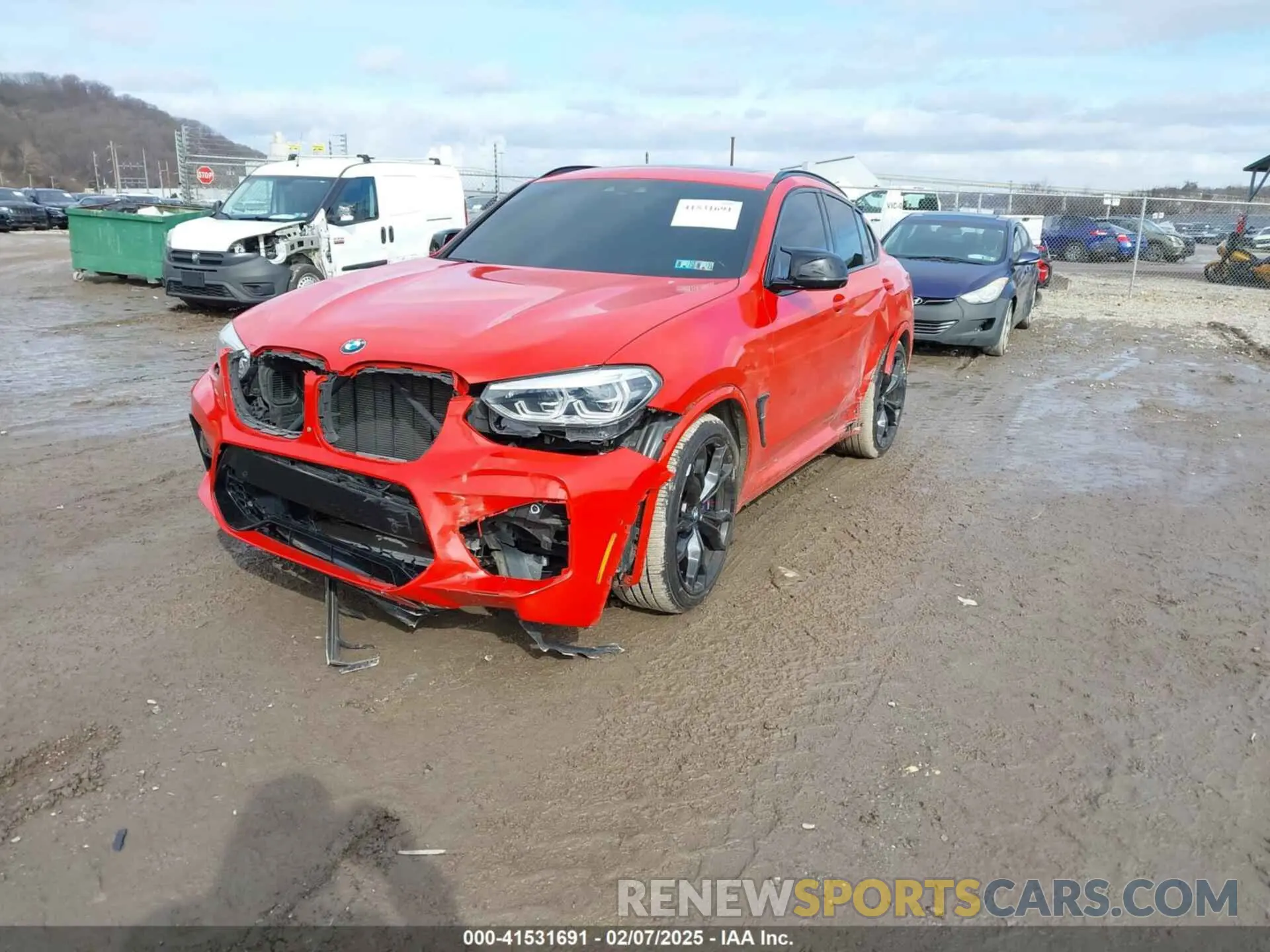 2 Photograph of a damaged car 5YMUJ0C05L9C33943 BMW X4 M 2020