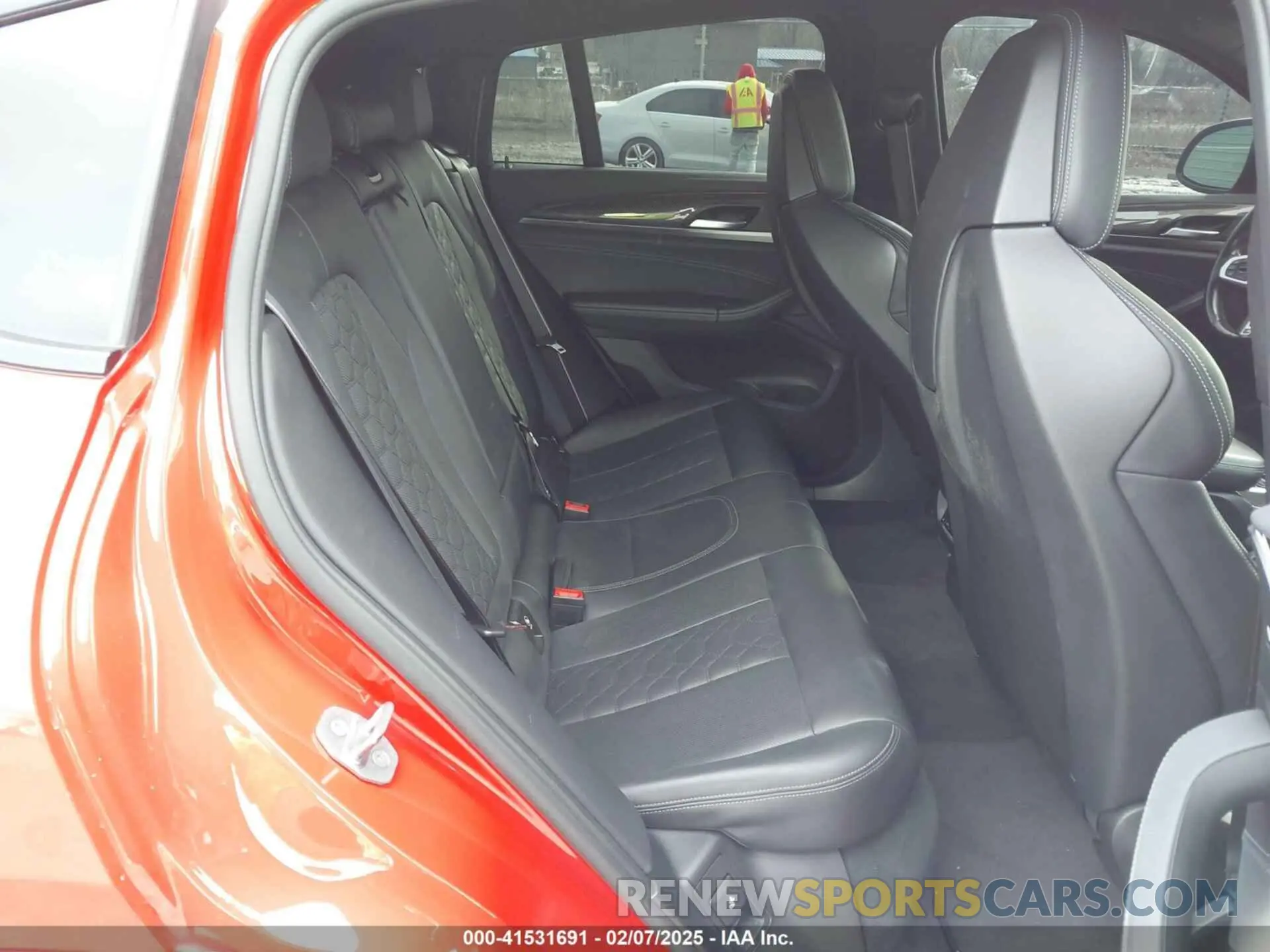 7 Photograph of a damaged car 5YMUJ0C05L9C33943 BMW X4 M 2020