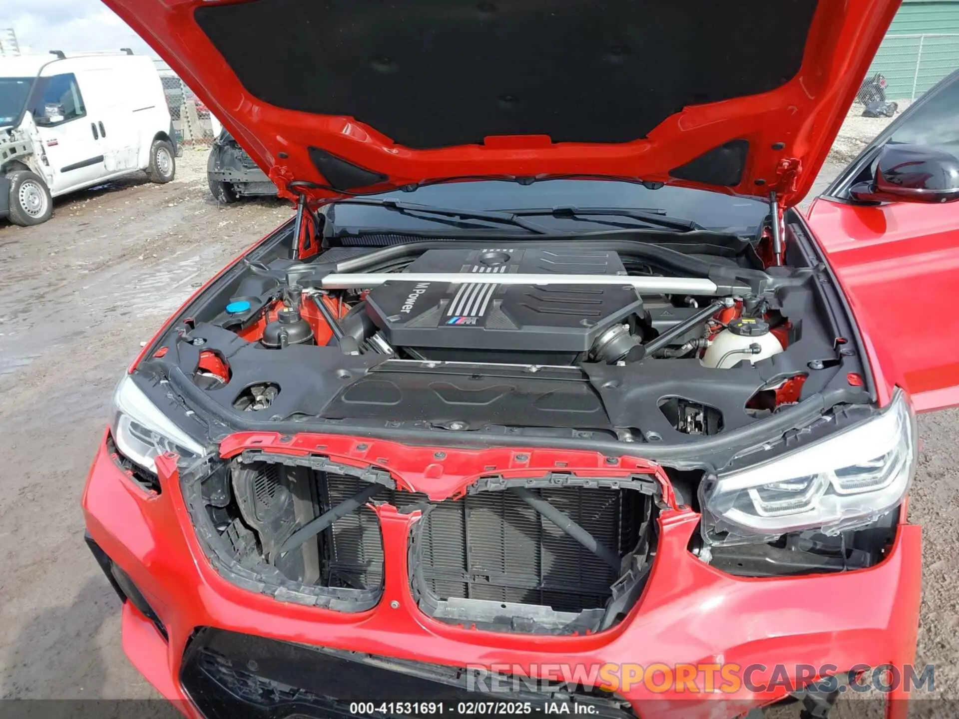 9 Photograph of a damaged car 5YMUJ0C05L9C33943 BMW X4 M 2020