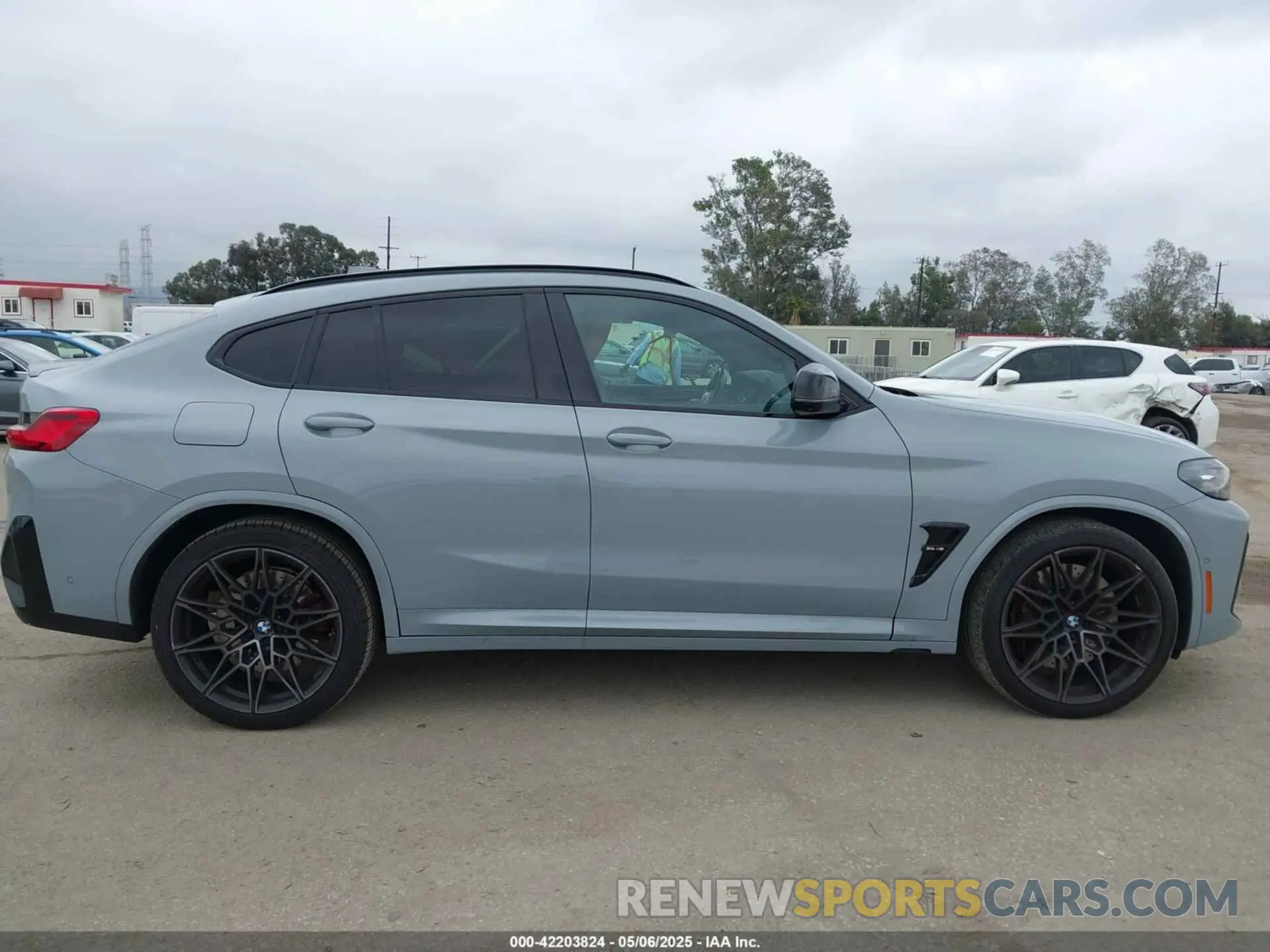 13 Photograph of a damaged car 5YM23EC01R9U95351 BMW X4 M 2024
