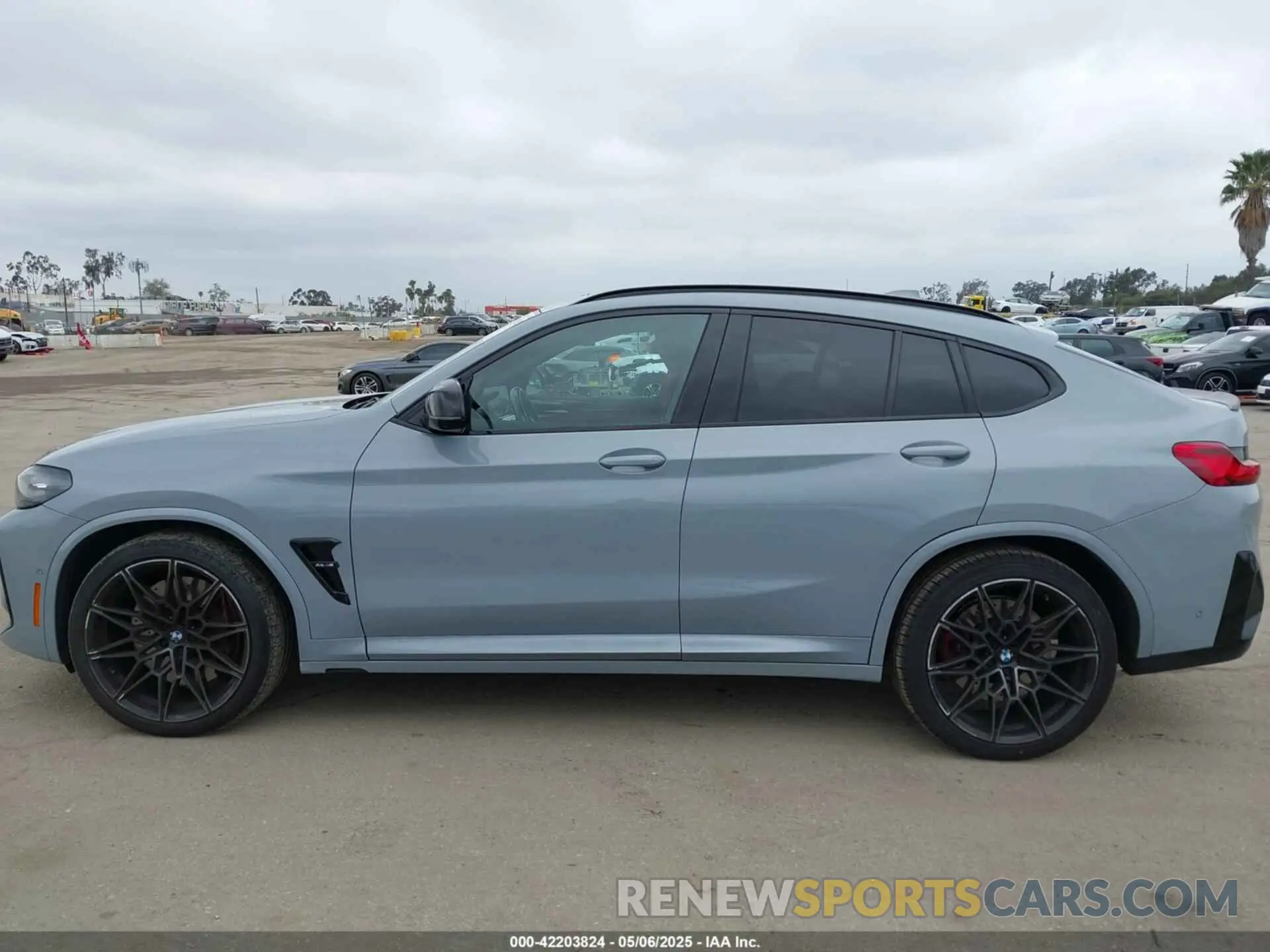 14 Photograph of a damaged car 5YM23EC01R9U95351 BMW X4 M 2024