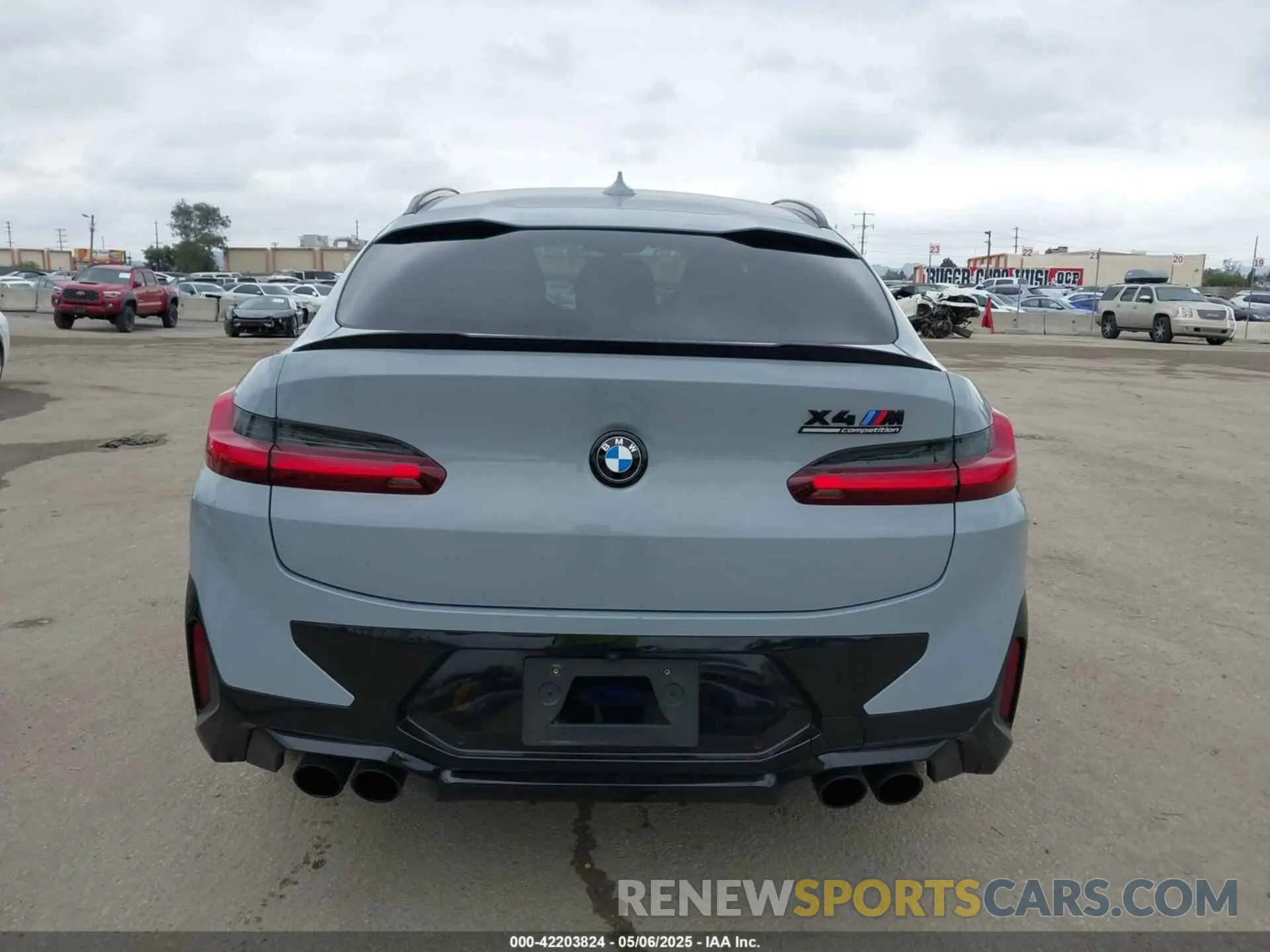 16 Photograph of a damaged car 5YM23EC01R9U95351 BMW X4 M 2024