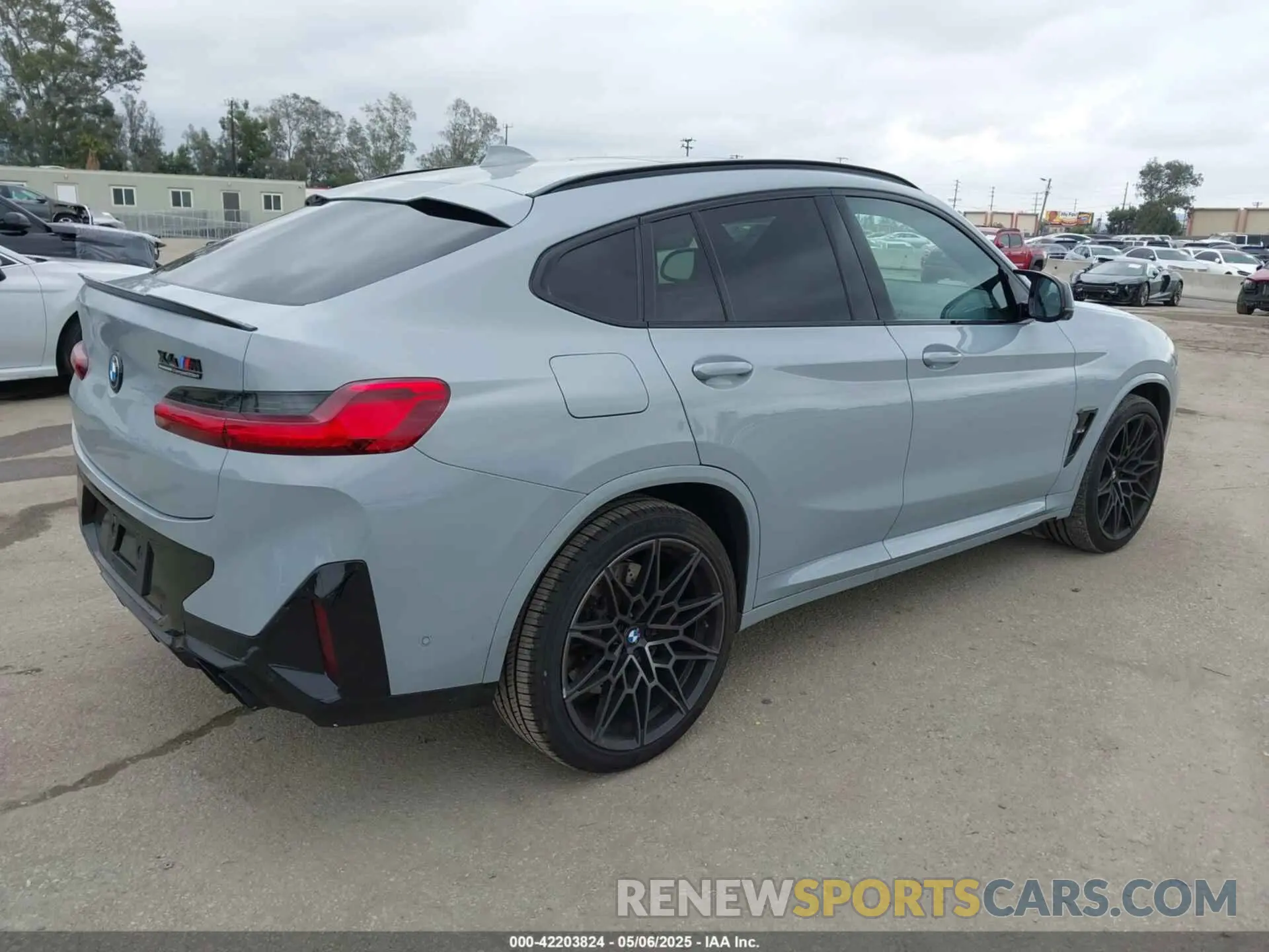 4 Photograph of a damaged car 5YM23EC01R9U95351 BMW X4 M 2024