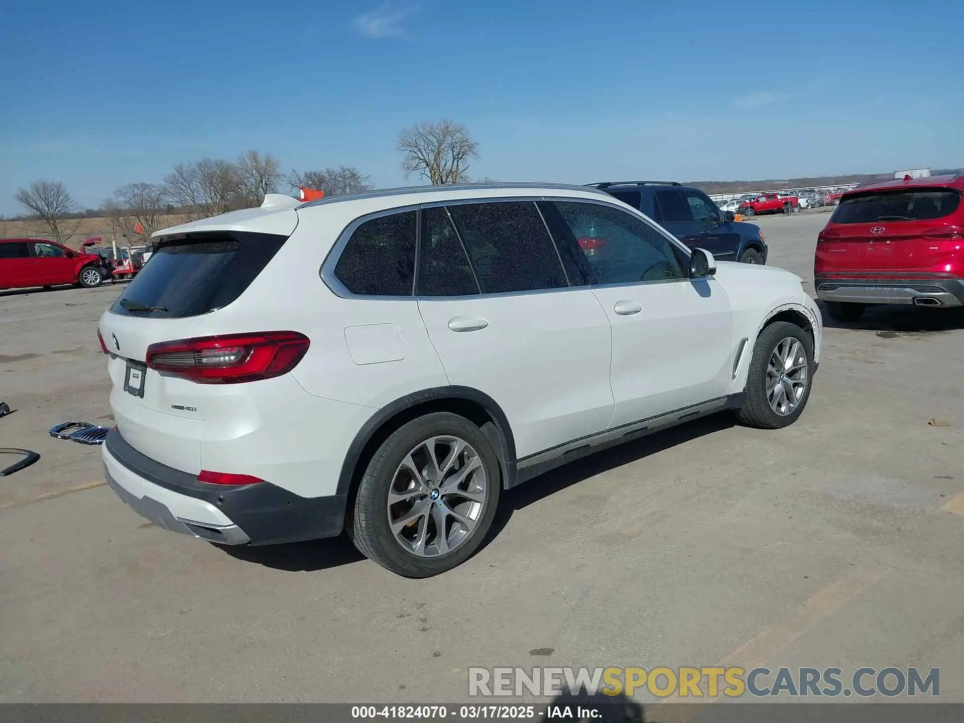 4 Photograph of a damaged car 5UXCR6C50KLL08346 BMW X5 2019